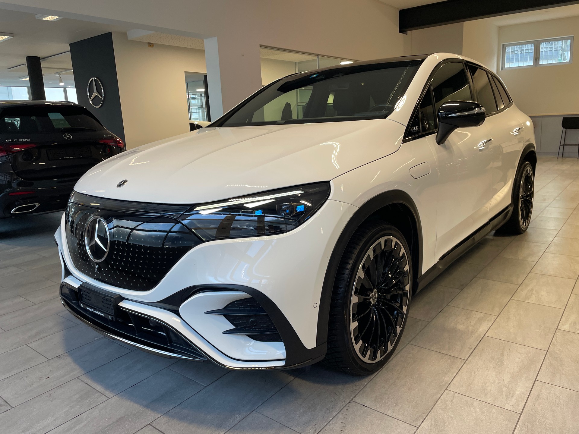 MERCEDES-BENZ EQE SUV 500 4 Matic AMG Line-image-1
