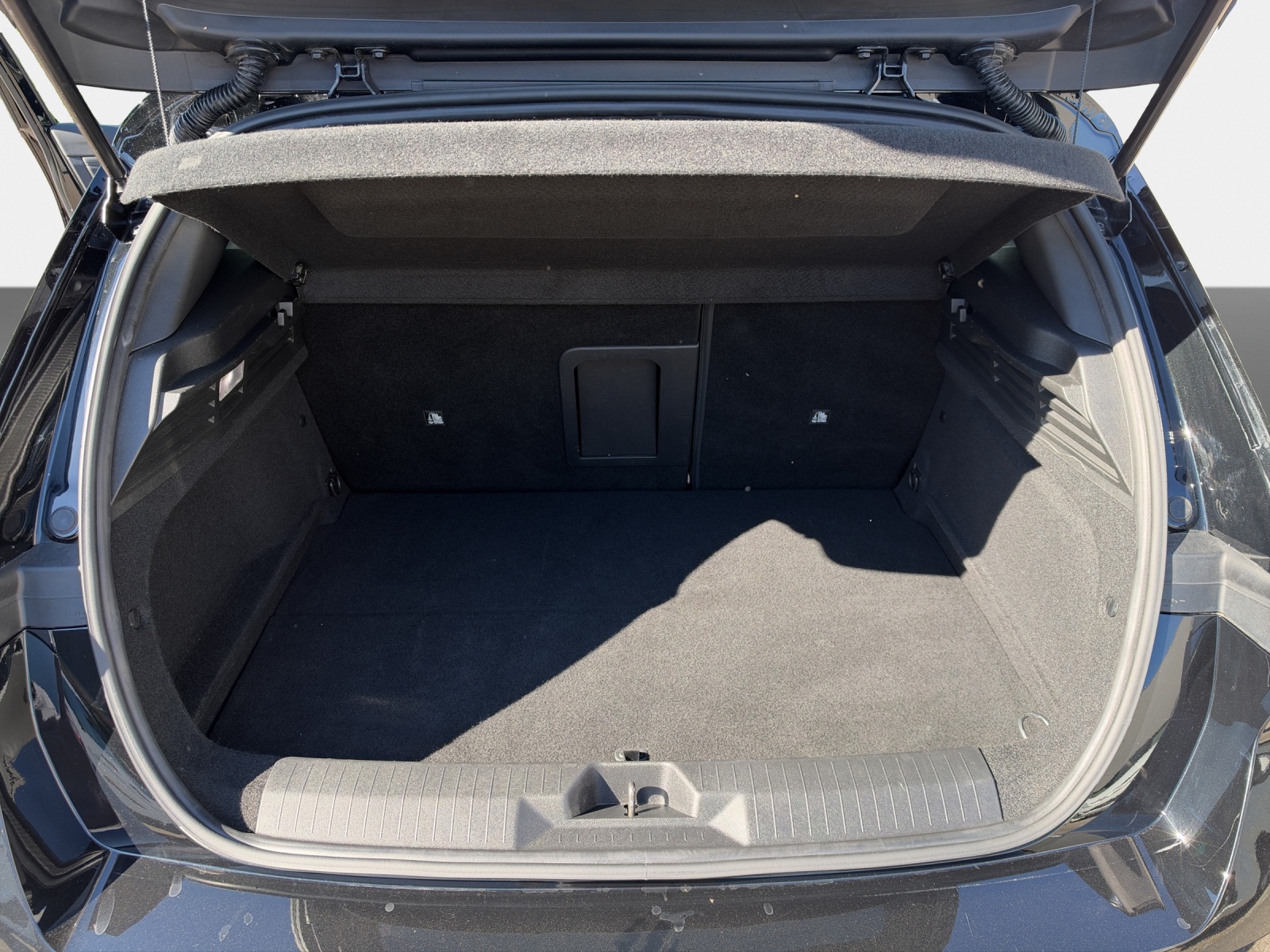 OPEL Astra 1.6T/180 Swiss Plus Hybrid-image-11