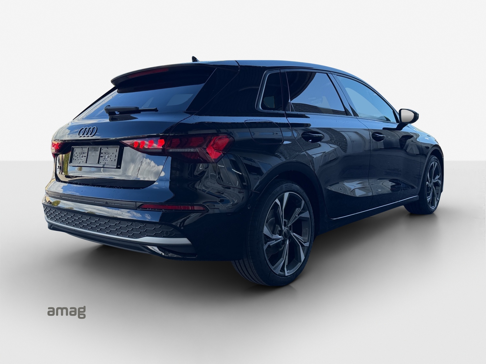 AUDI A3 Sportback TFSI 110 kW Attraction S tronic-image-4
