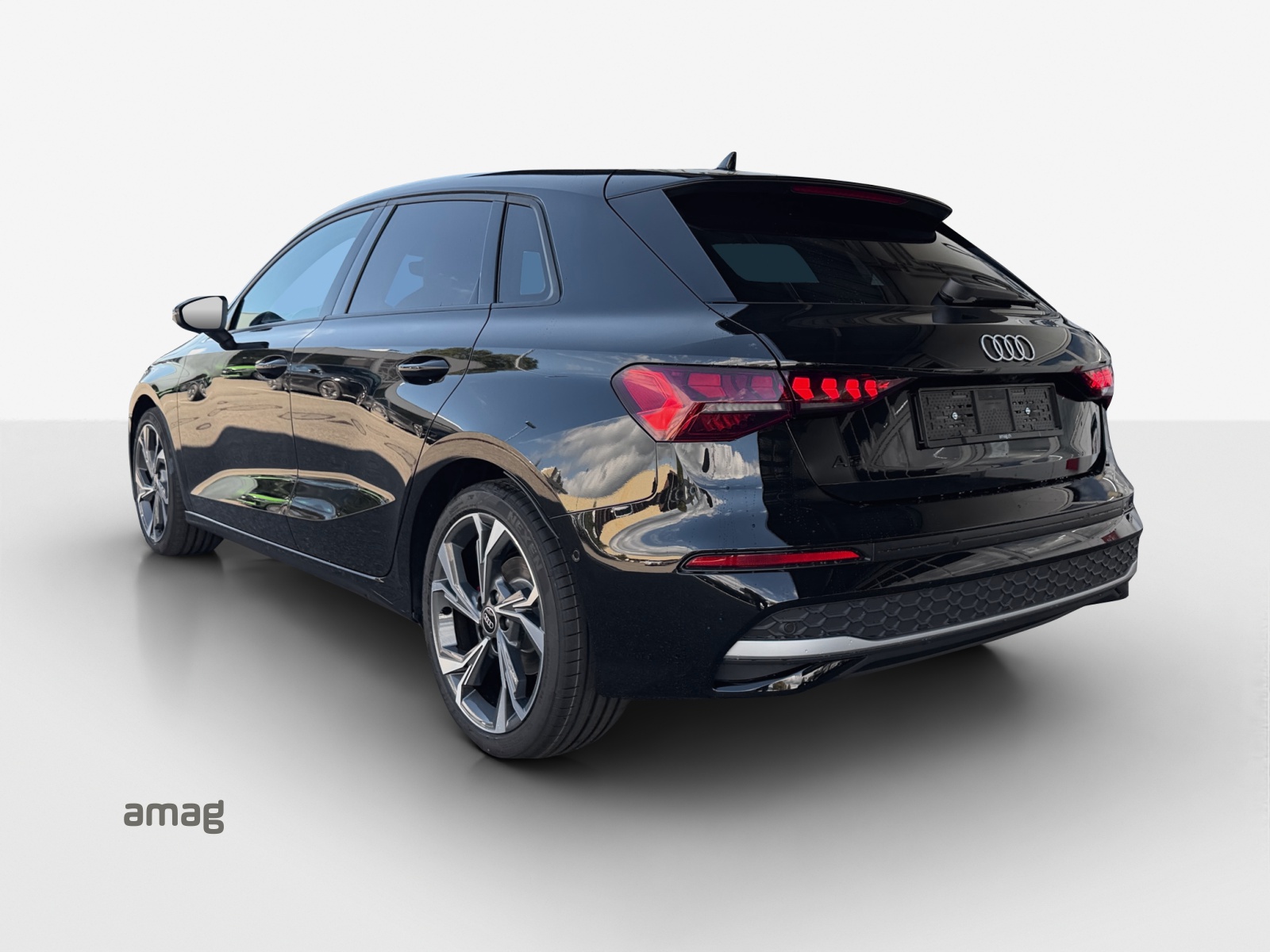 AUDI A3 Sportback TFSI 110 kW Attraction S tronic-image-2