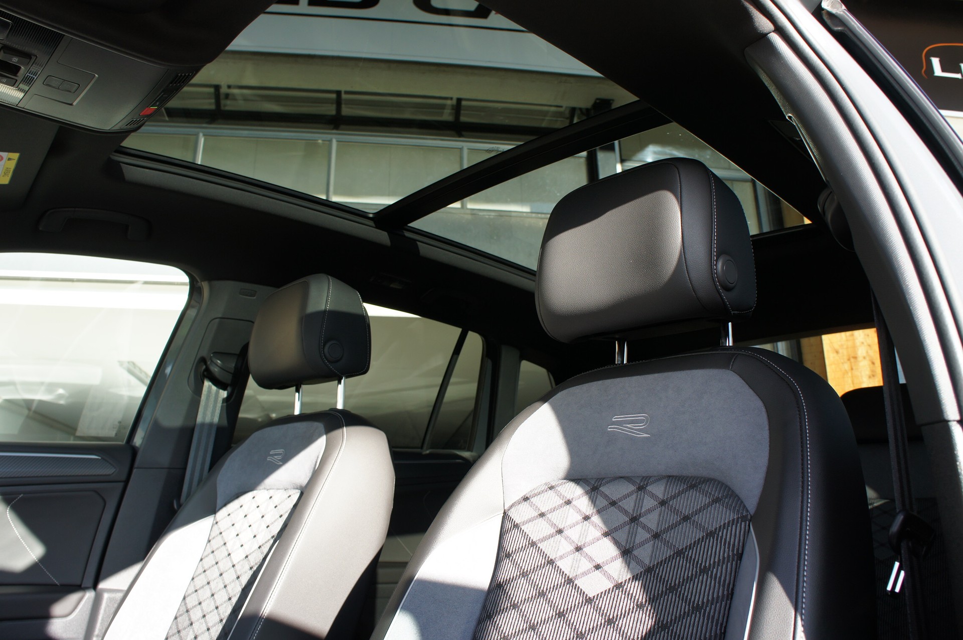 VW Tiguan 1.4TSI PHEV Selection DSG-image-15