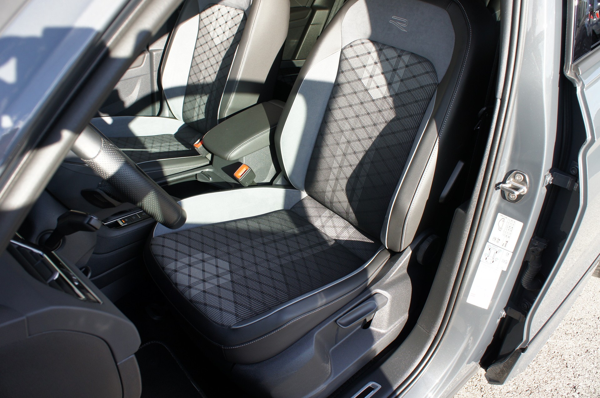 VW Tiguan 1.4TSI PHEV Selection DSG-image-14