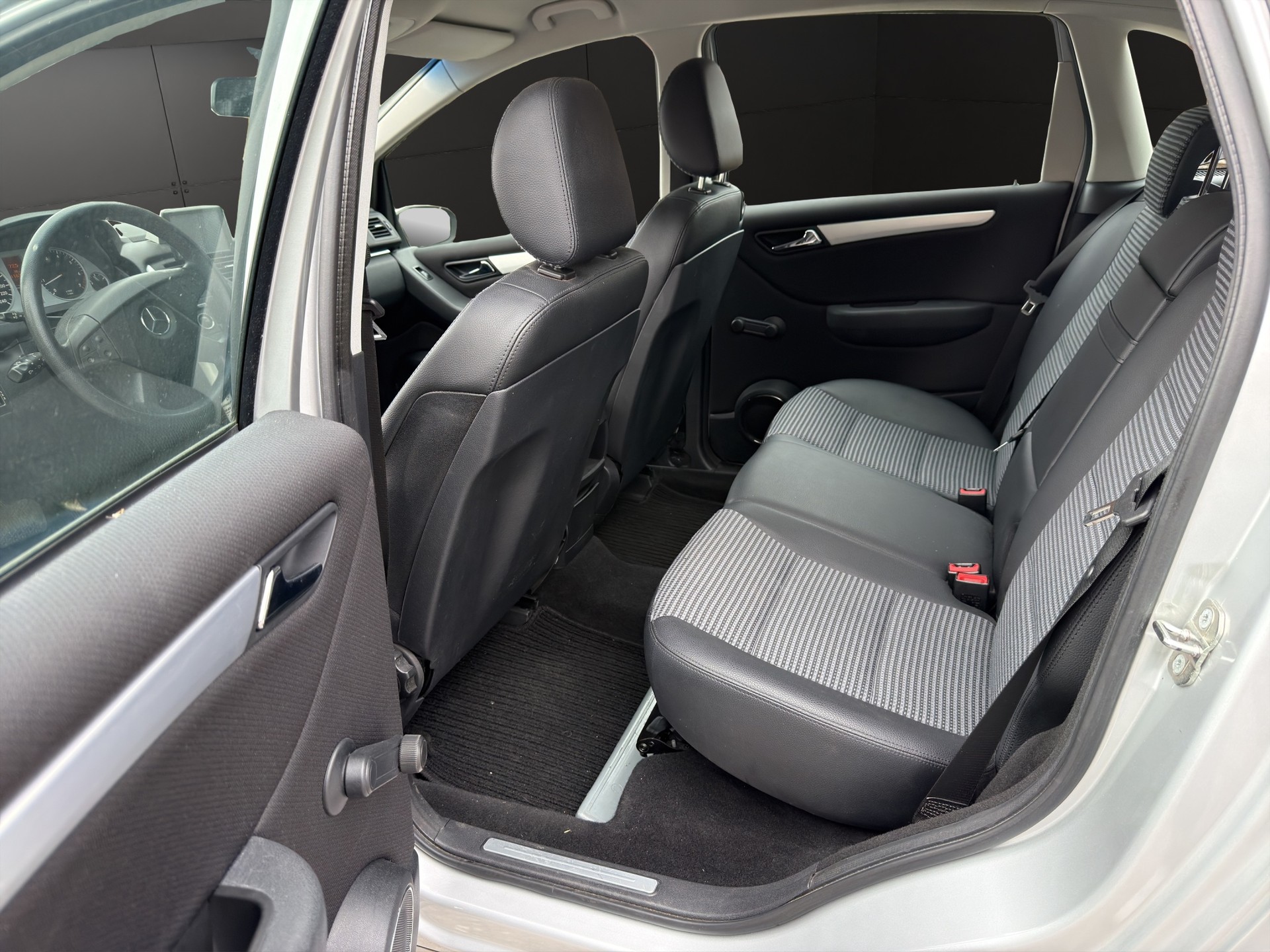 MERCEDES-BENZ B 170-image-9