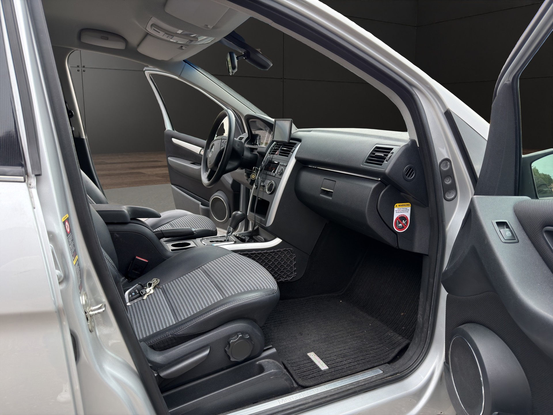 MERCEDES-BENZ B 170-image-10