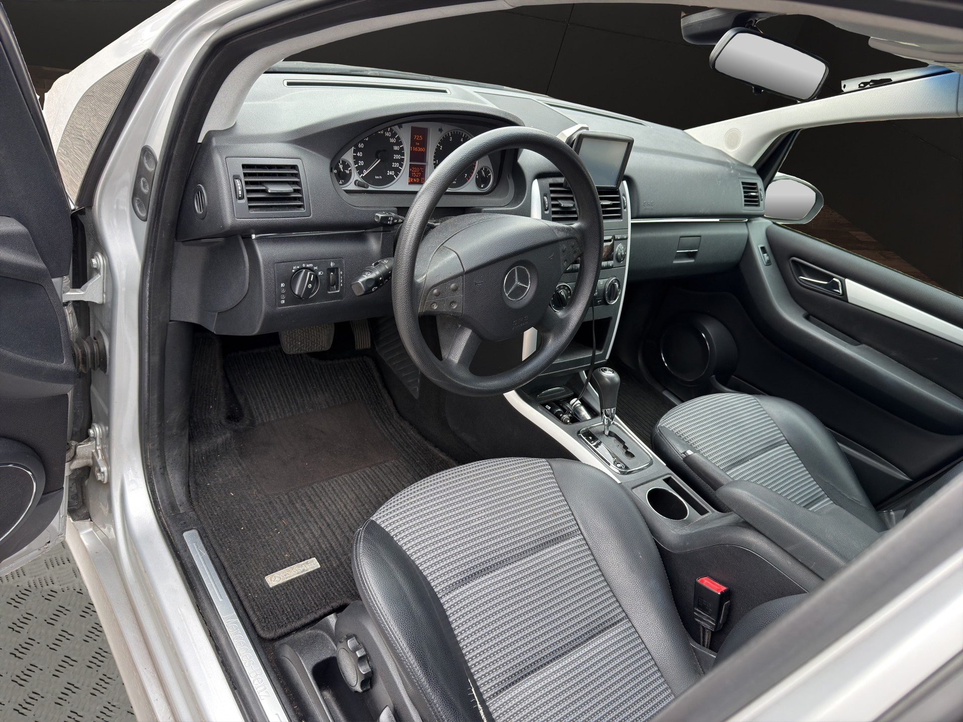 MERCEDES-BENZ B 170-image-14