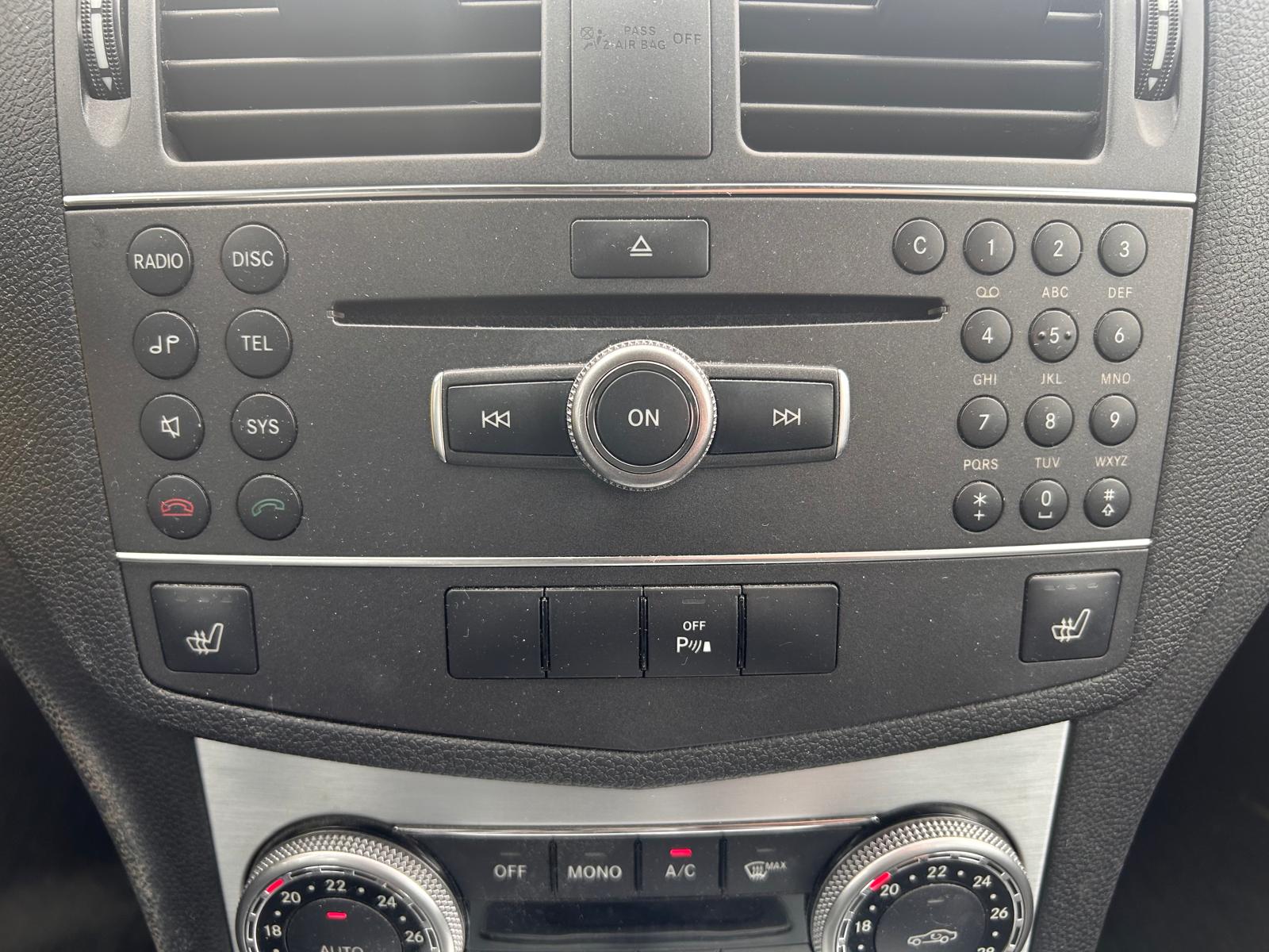 MERCEDES-BENZ C 180 CGI BlueEfficiency Avantgarde Automatic-image-25