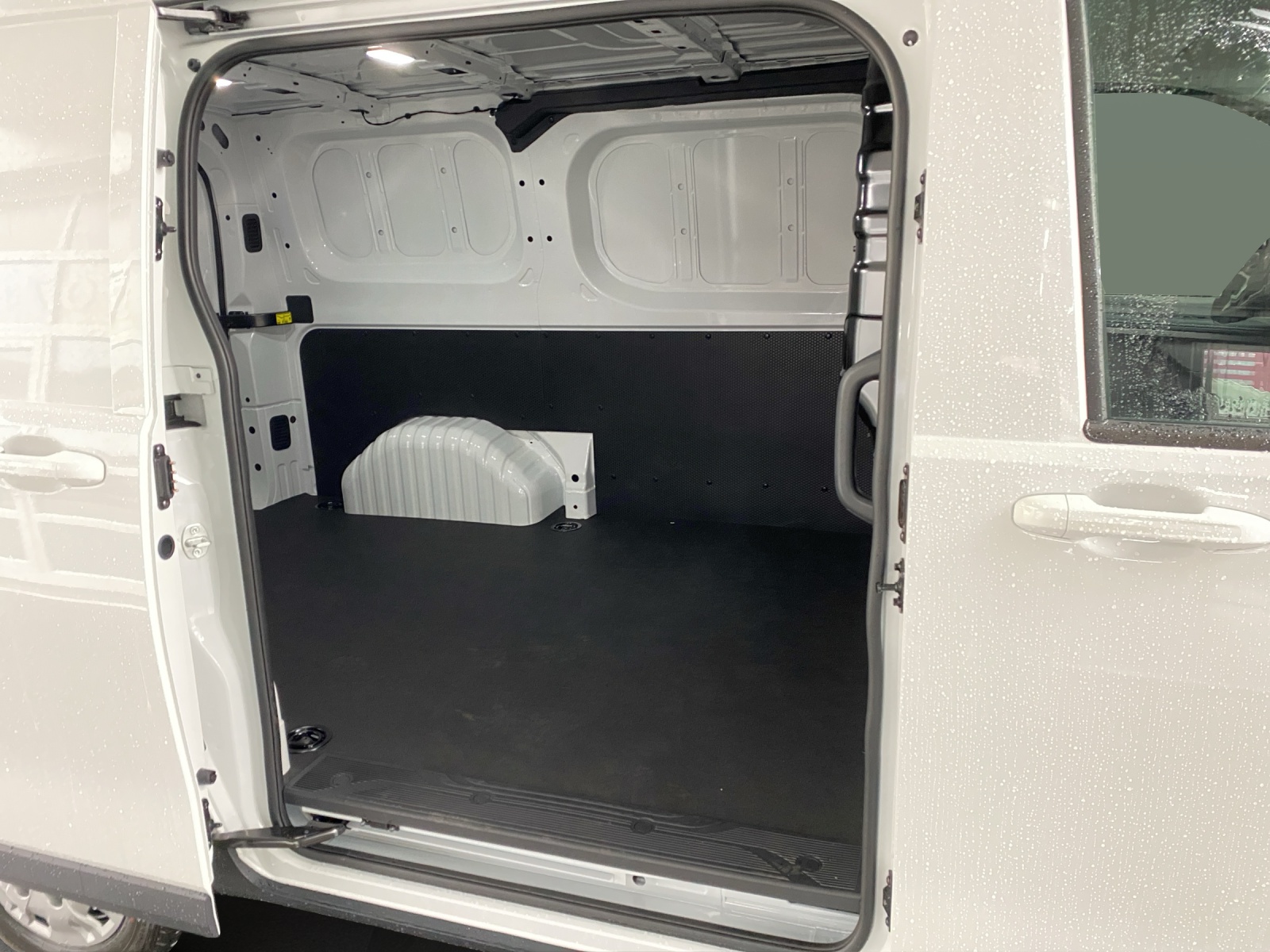 MAXUS Deliver 7 Kaw. L1H1 2.0 TD Base-image-10