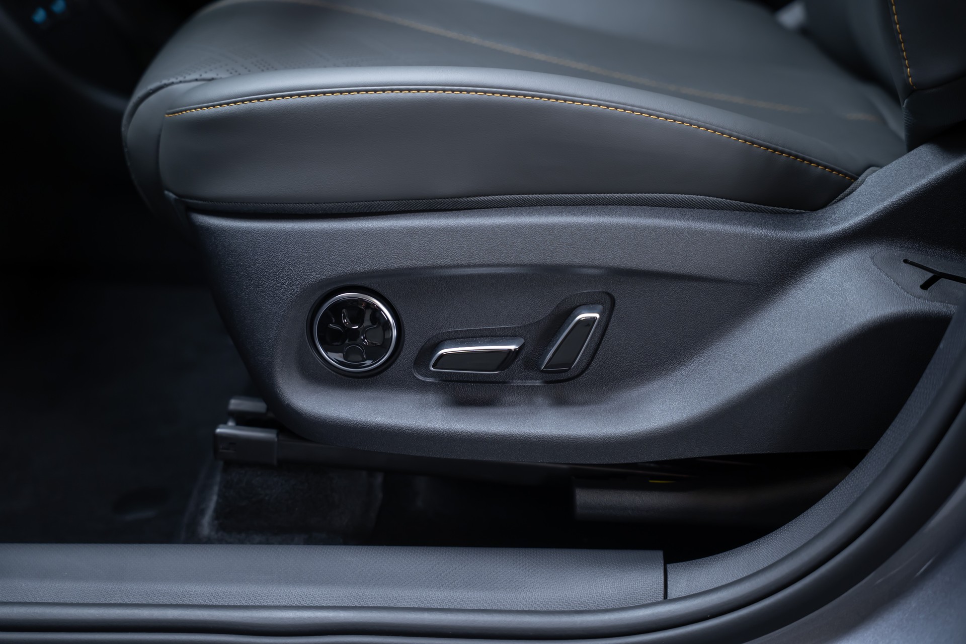 BYD Atto 3 EVO Design / 360°Kamera / Sitzbelüftung /-image-15