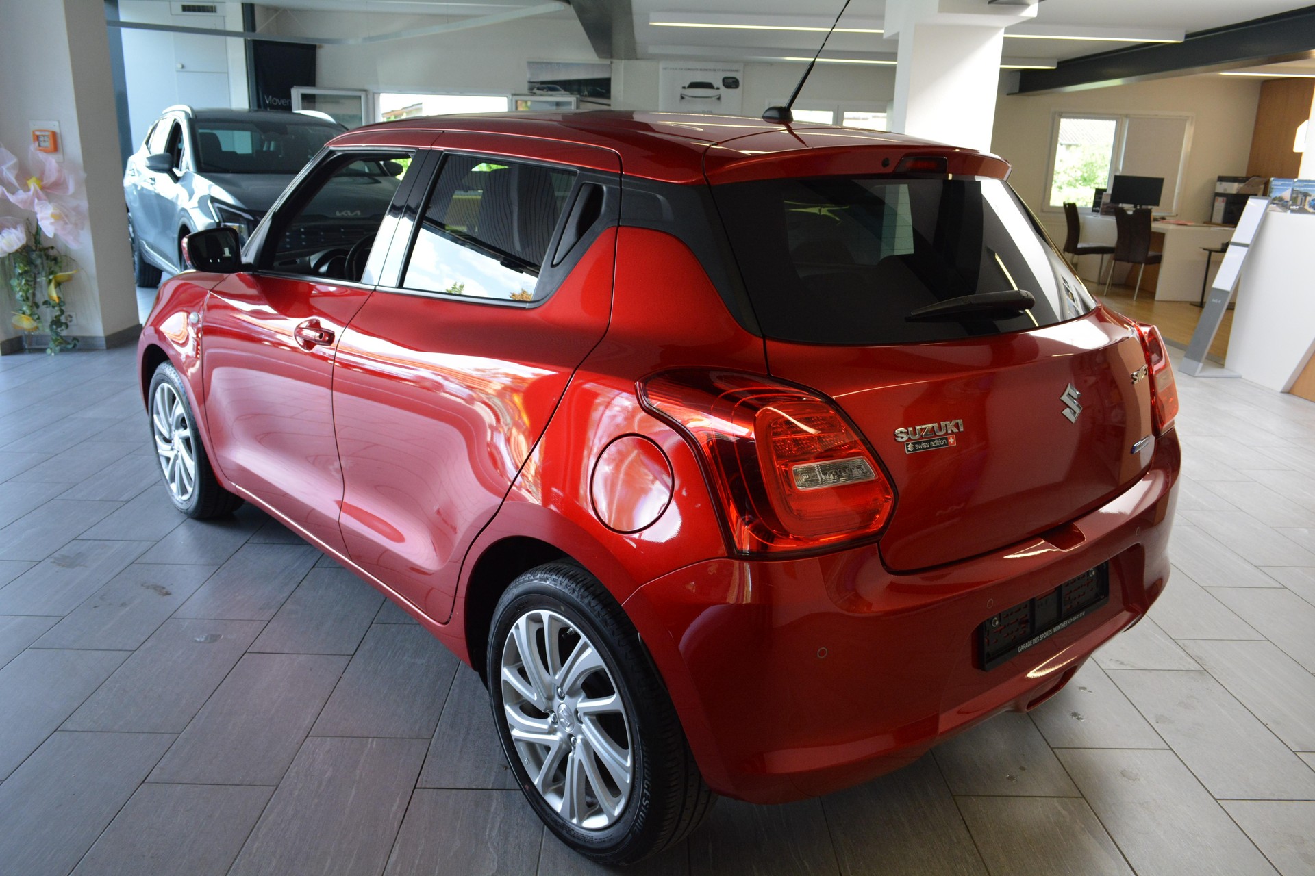 SUZUKI Swift 1.2 Compact Top Hybrid-image-4