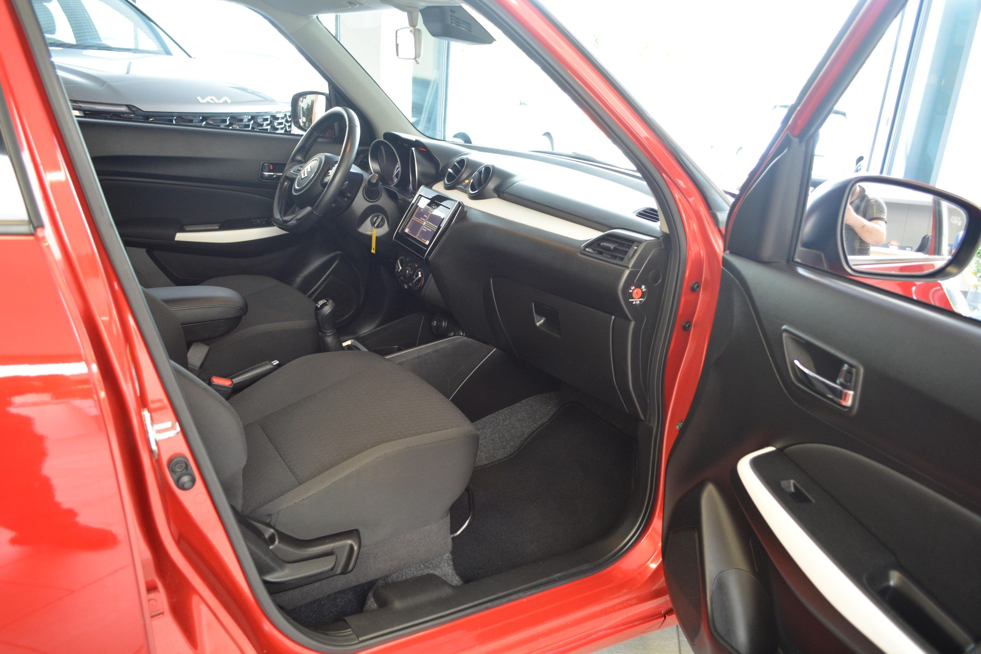SUZUKI Swift 1.2 Compact Top Hybrid-image-7