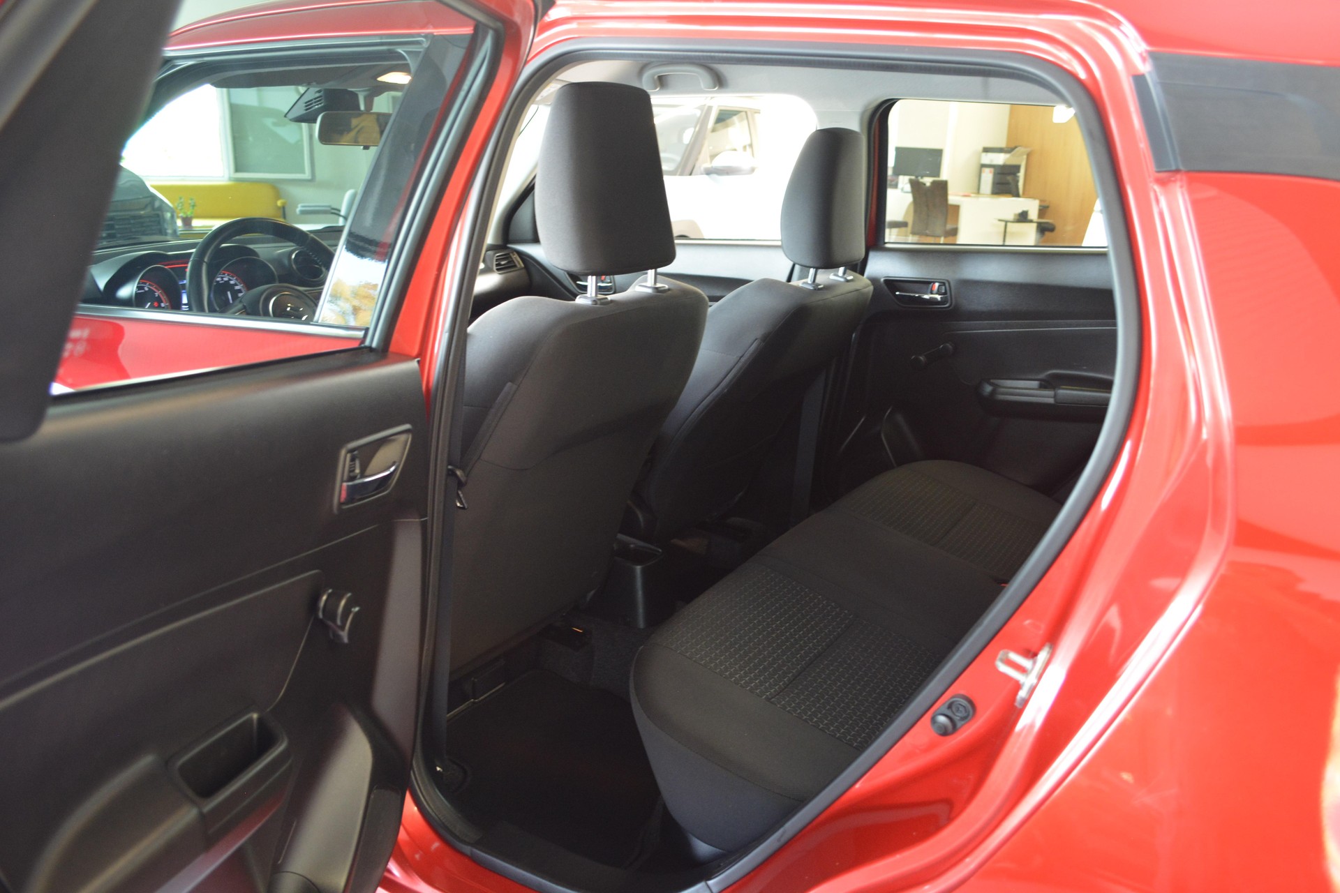 SUZUKI Swift 1.2 Compact Top Hybrid-image-6