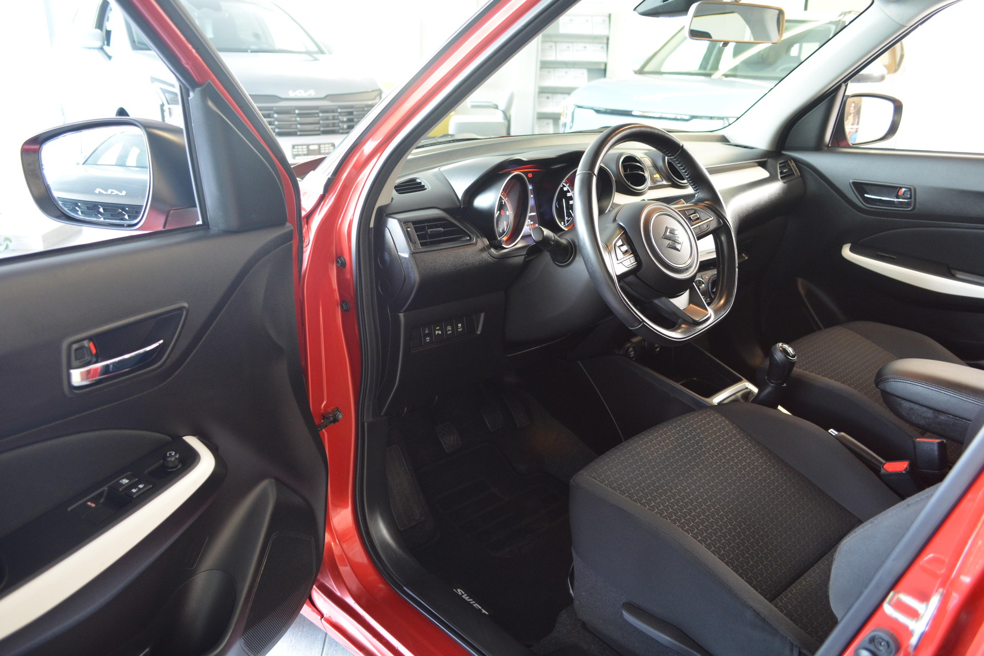 SUZUKI Swift 1.2 Compact Top Hybrid-image-5
