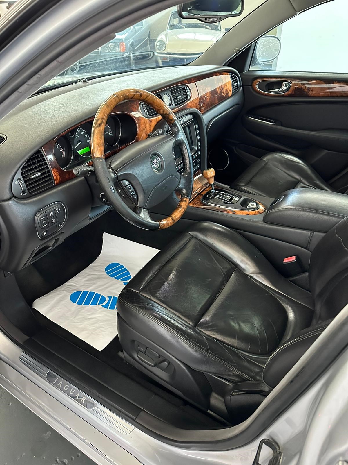 JAGUAR XJ8 3.5 V8 Executive-image-10