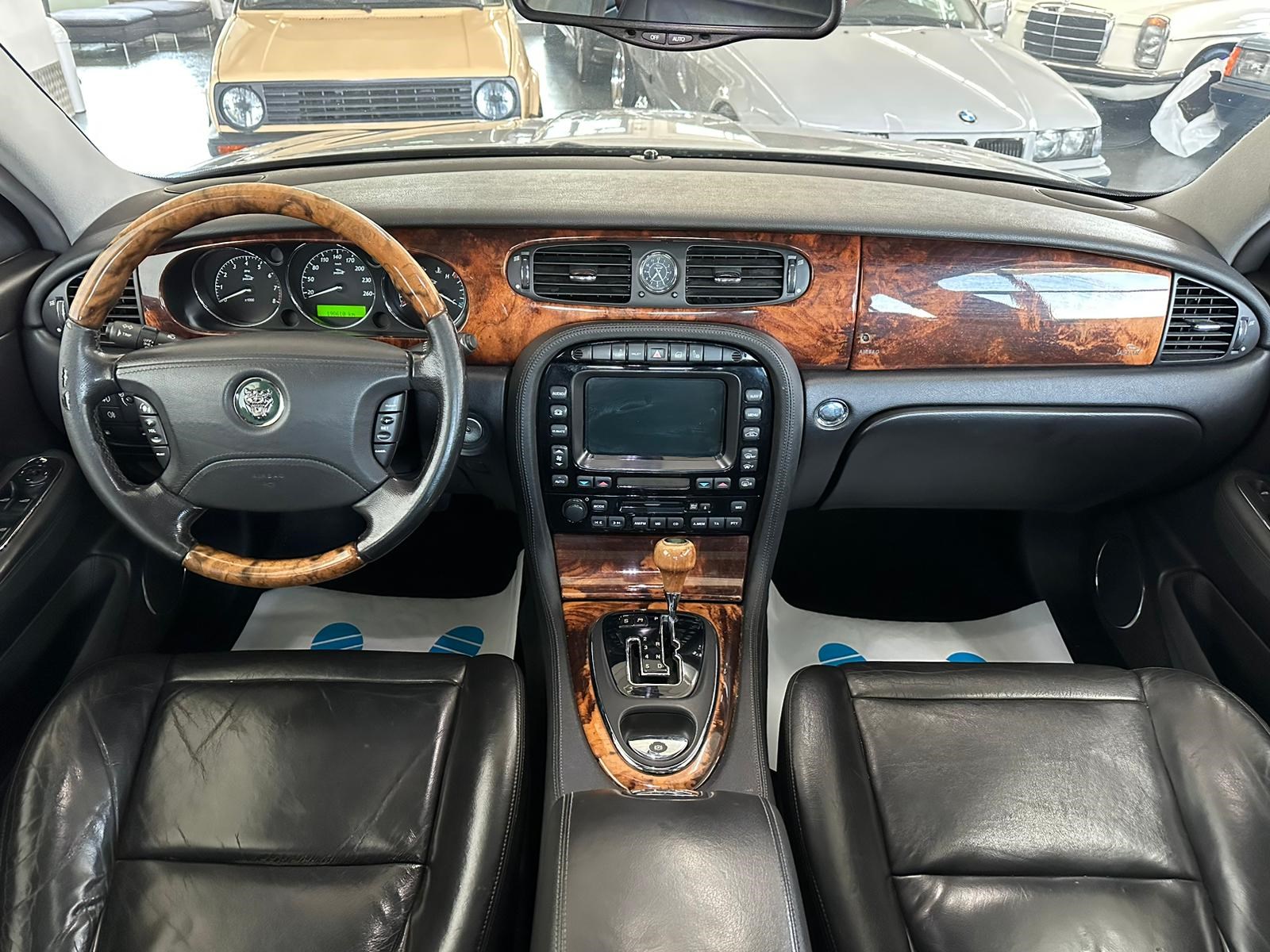 JAGUAR XJ8 3.5 V8 Executive-image-13