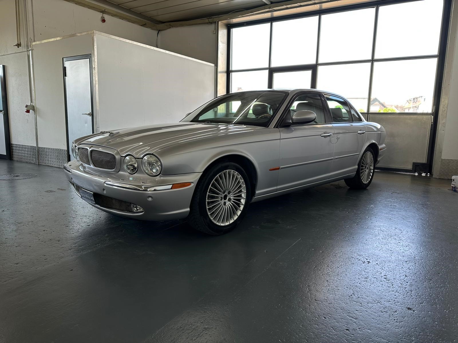 JAGUAR XJ8 3.5 V8 Executive-image-4