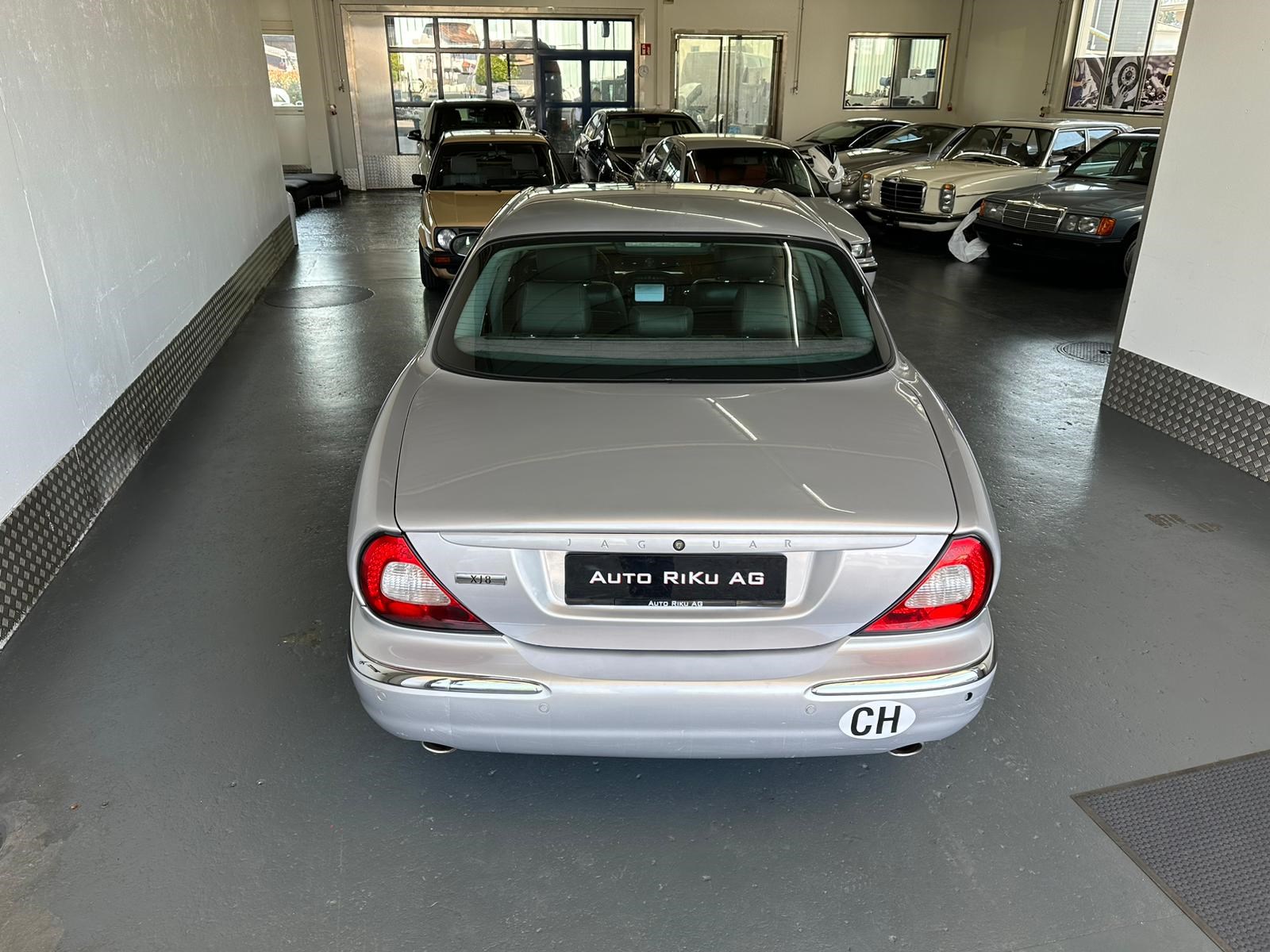 JAGUAR XJ8 3.5 V8 Executive-image-8