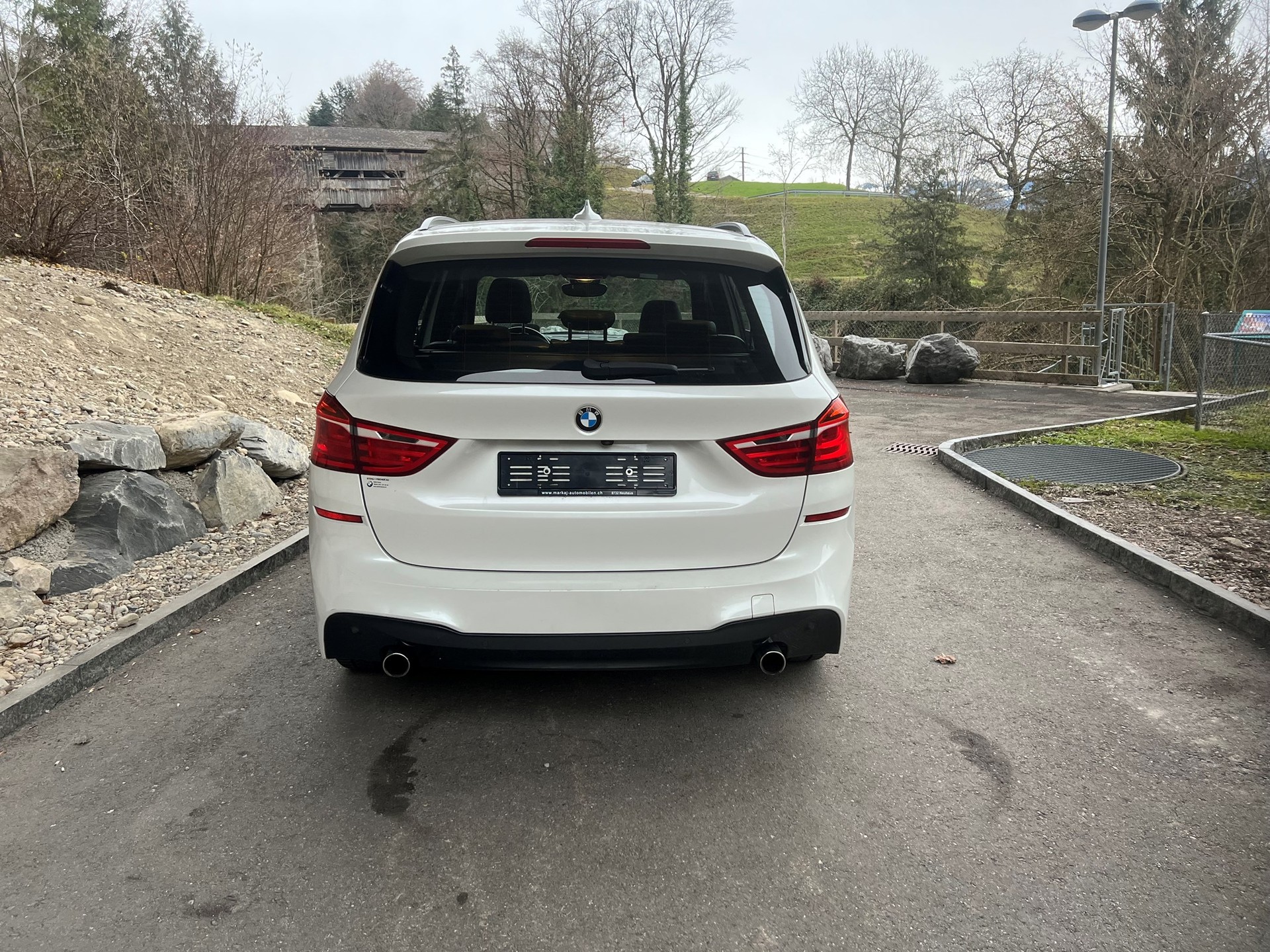 BMW 220d xDrive Gran Tourer M-Sport 7 Plätzer Steptronic-image-4