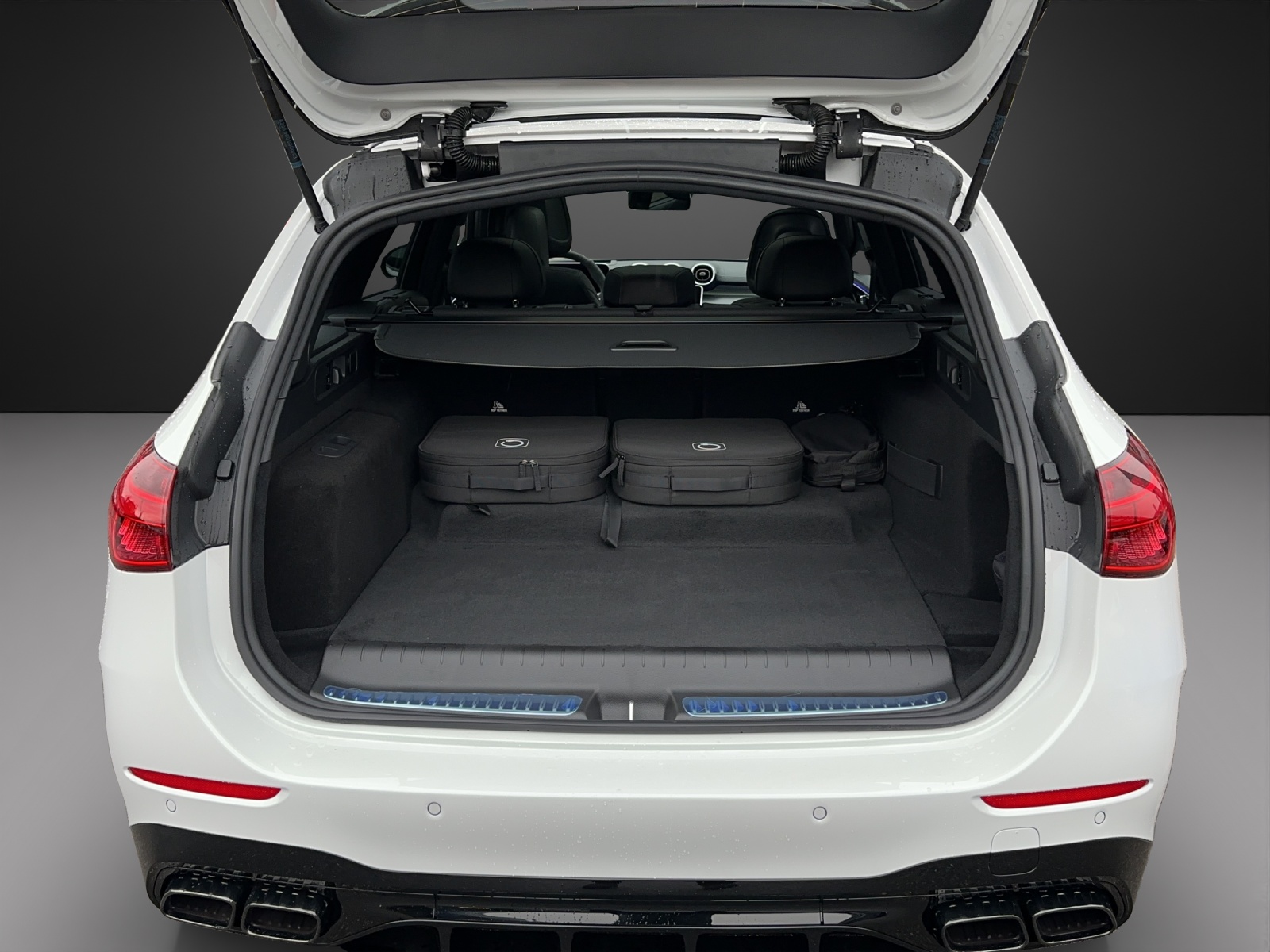 MERCEDES-BENZ C 63 S AMG T E Performance 4 Matic-image-8