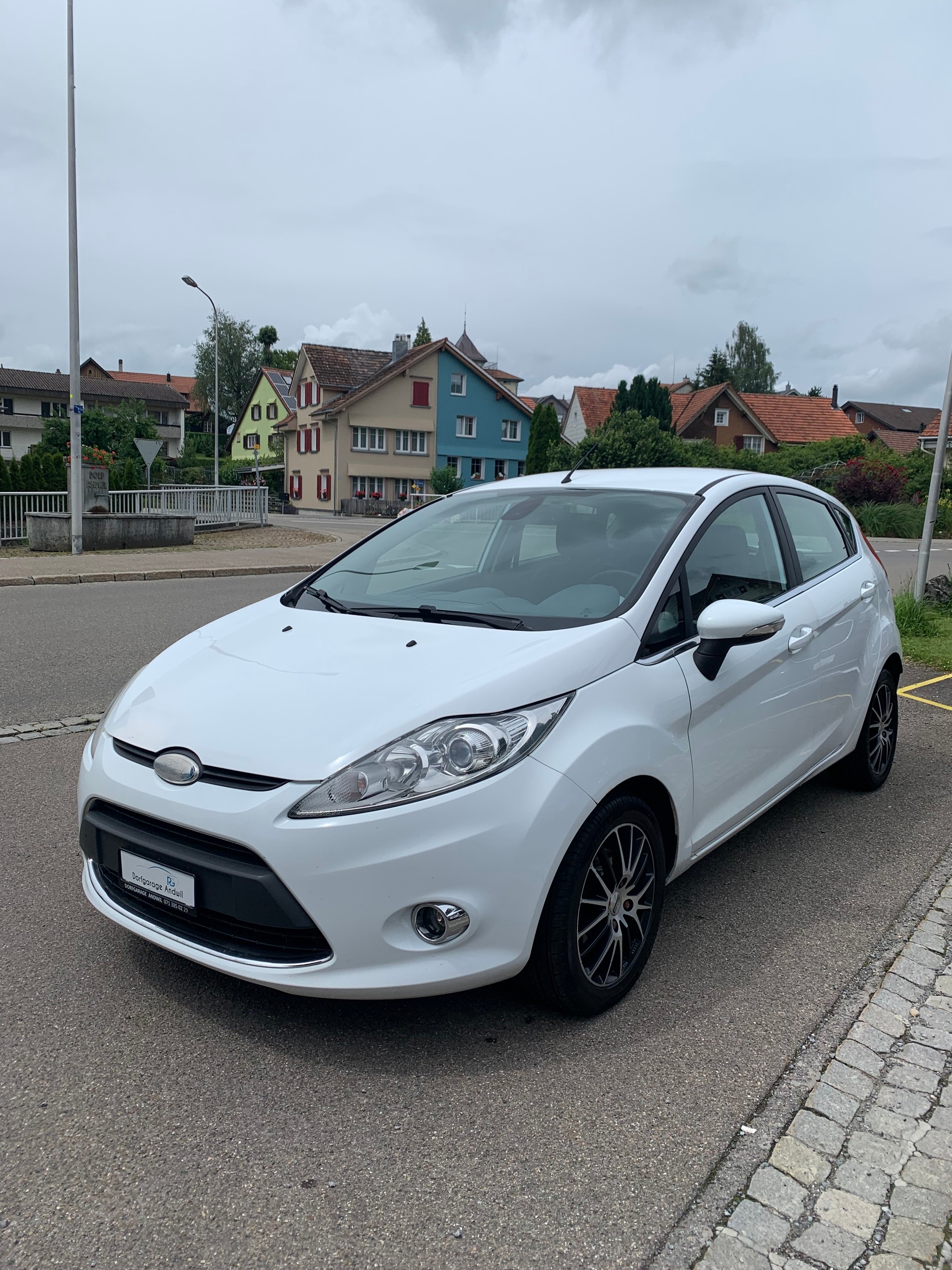 FORD Fiesta 1.6 i-image-0