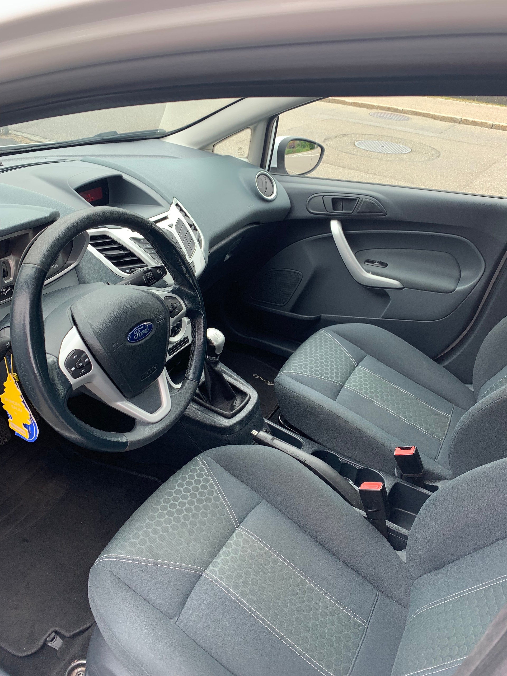 FORD Fiesta 1.6 i-image-7
