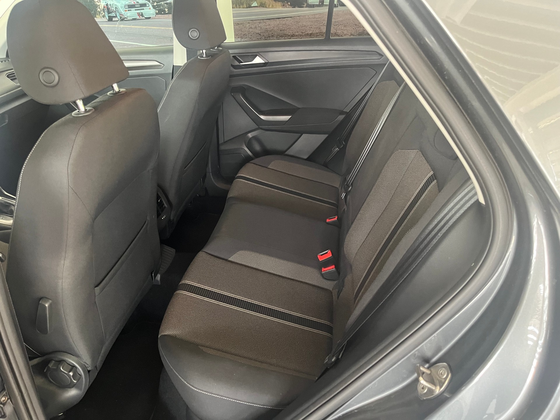 VW T-Roc 2.0 TSI Advance 4M-image-9