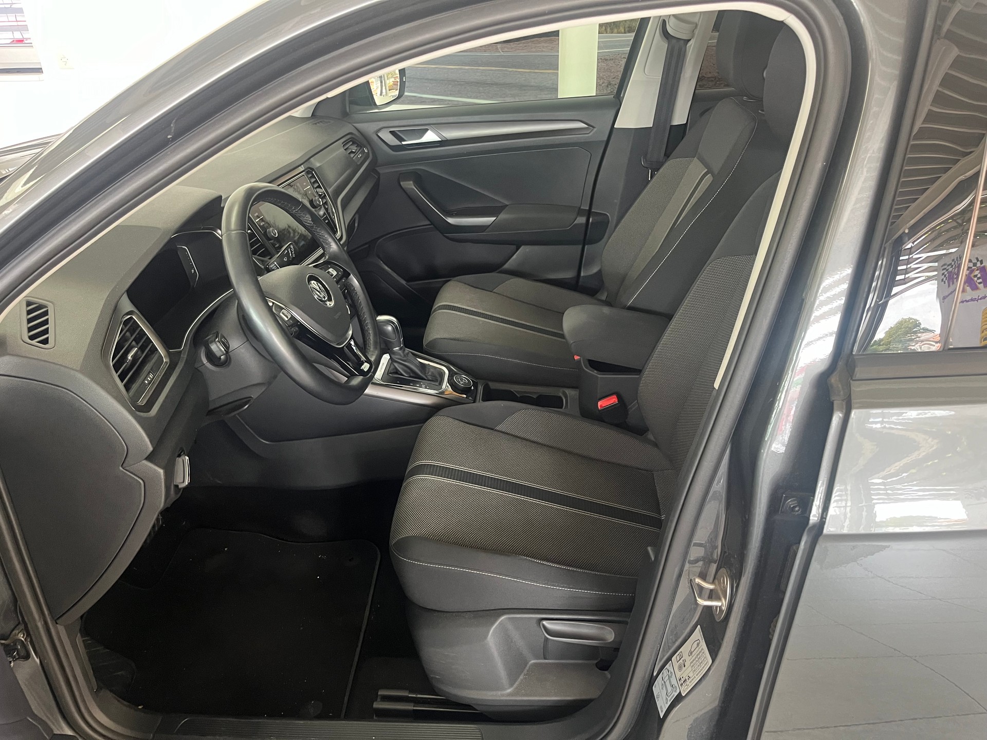 VW T-Roc 2.0 TSI Advance 4M-image-8