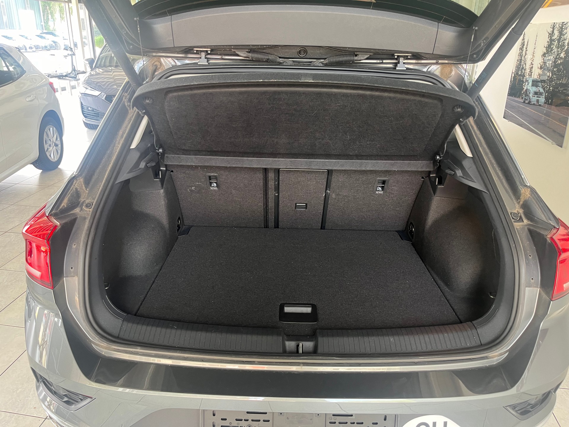 VW T-Roc 2.0 TSI Advance 4M-image-10