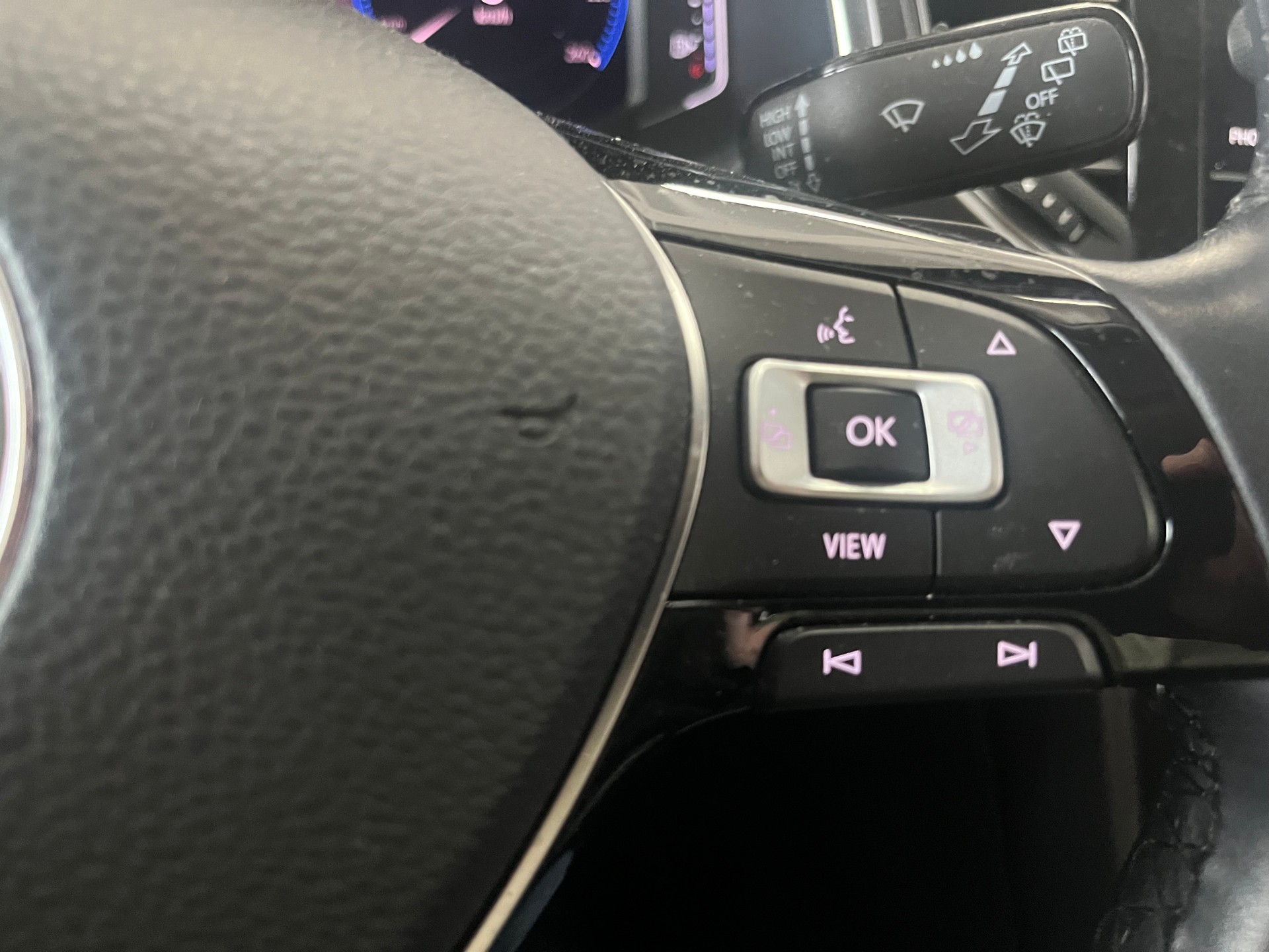 VW T-Roc 2.0 TSI Advance 4M-image-22