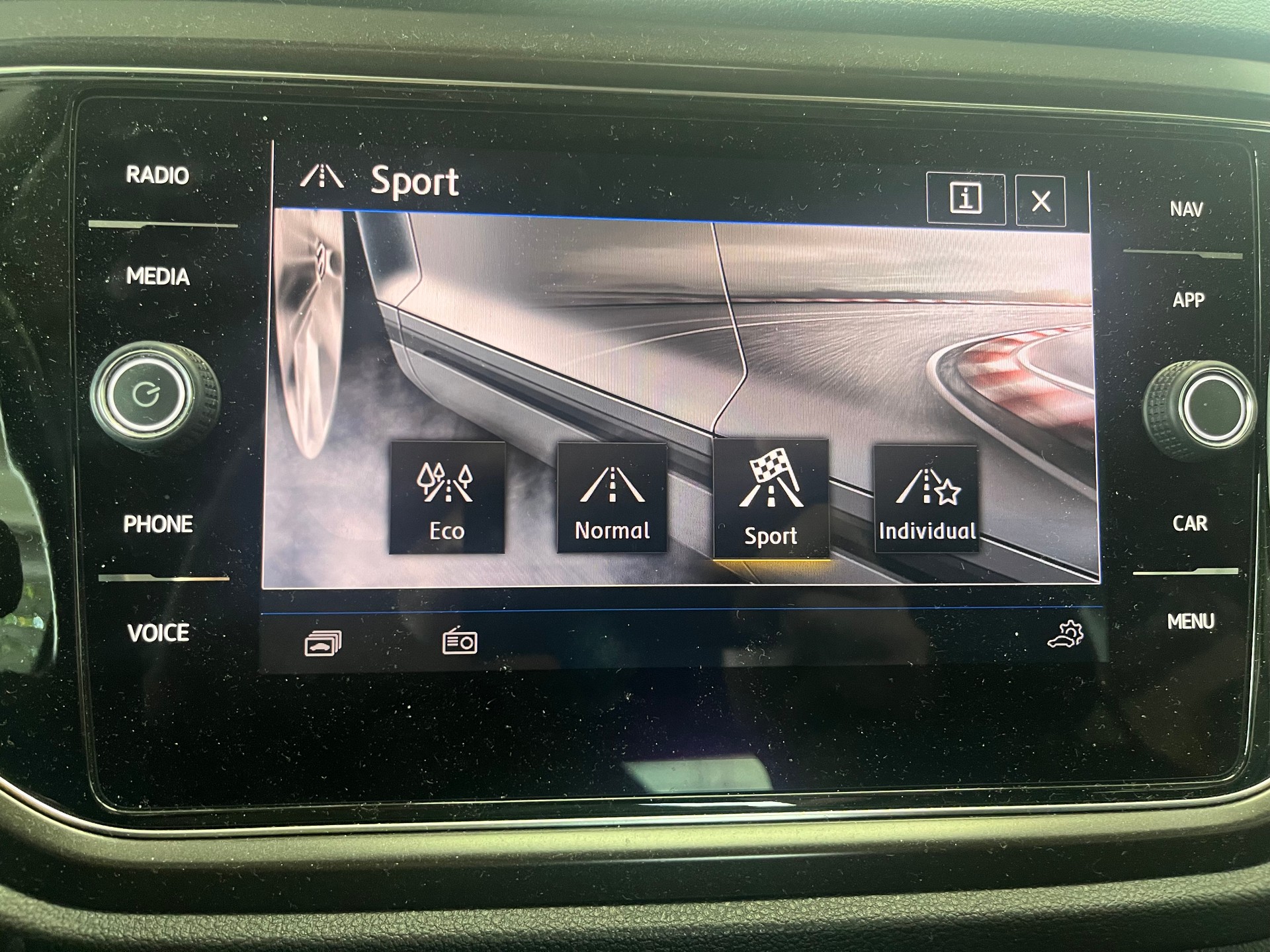 VW T-Roc 2.0 TSI Advance 4M-image-20