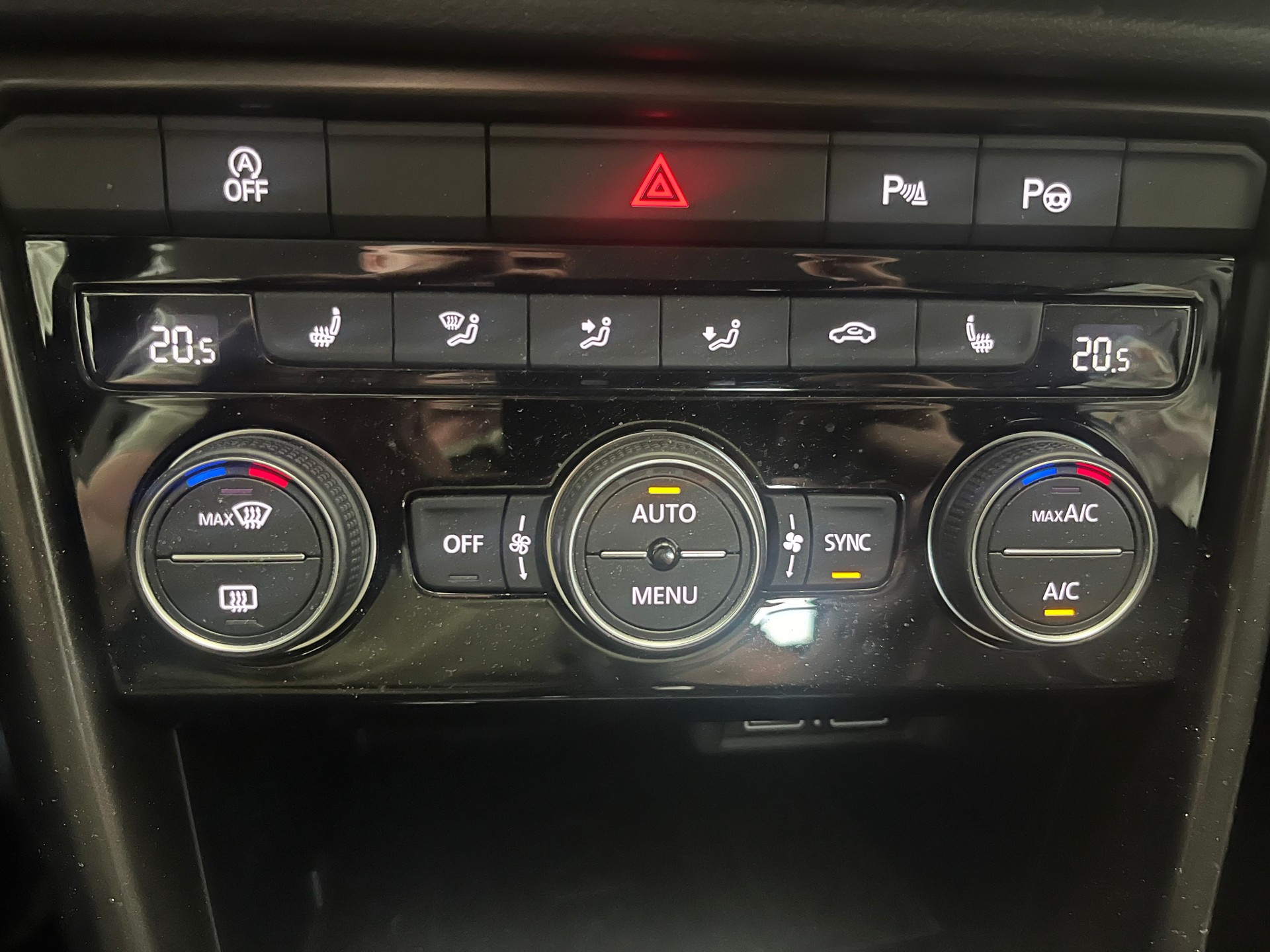 VW T-Roc 2.0 TSI Advance 4M-image-17