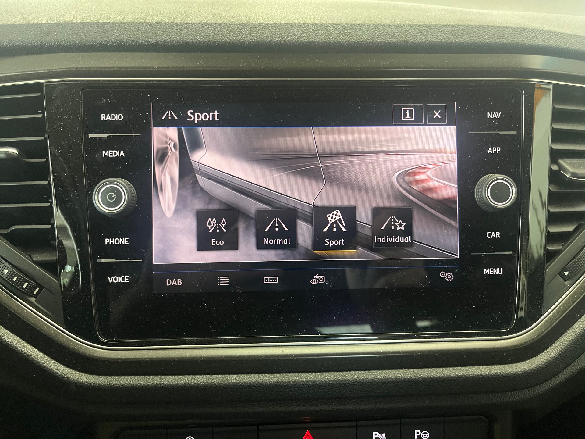 VW T-Roc 2.0 TSI Advance 4M-image-14