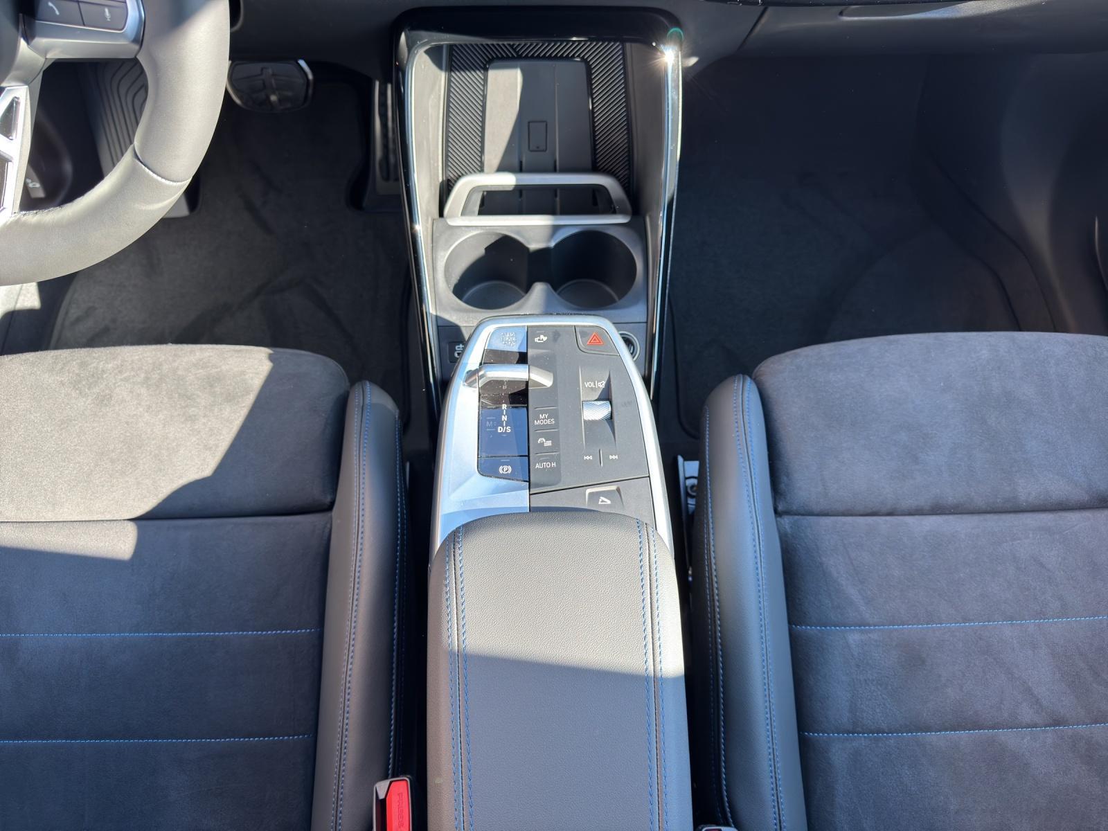 BMW 223i xDrive Active Tourer-image-29