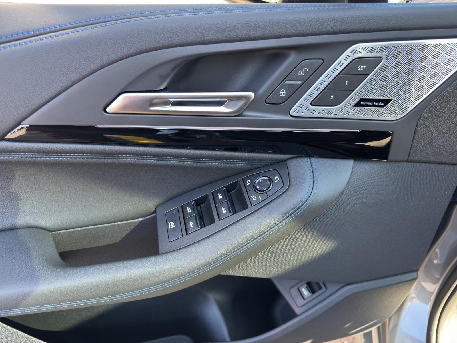 BMW 223i xDrive Active Tourer-image-25