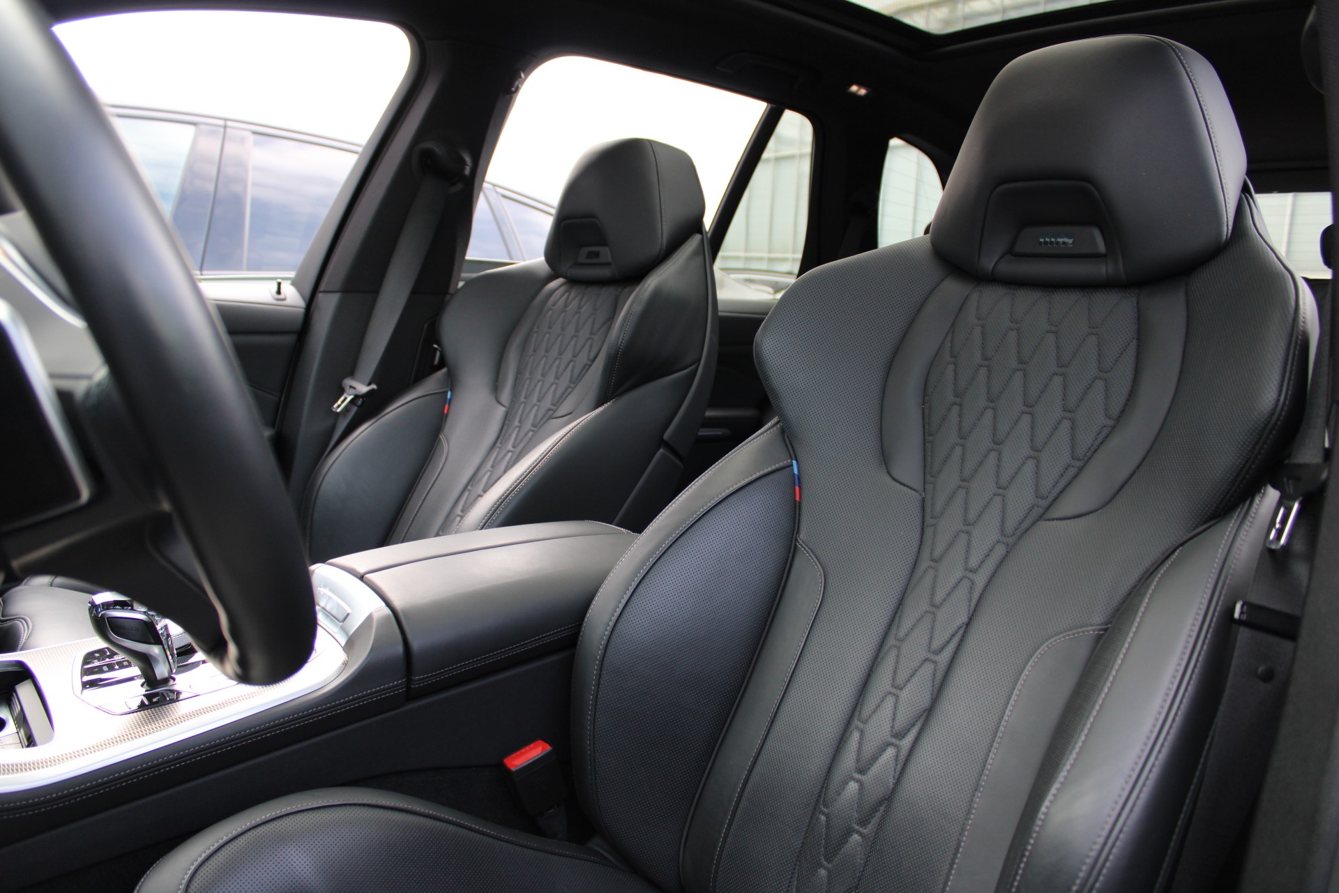BMW X5 xDrive M50i Steptronic-image-2