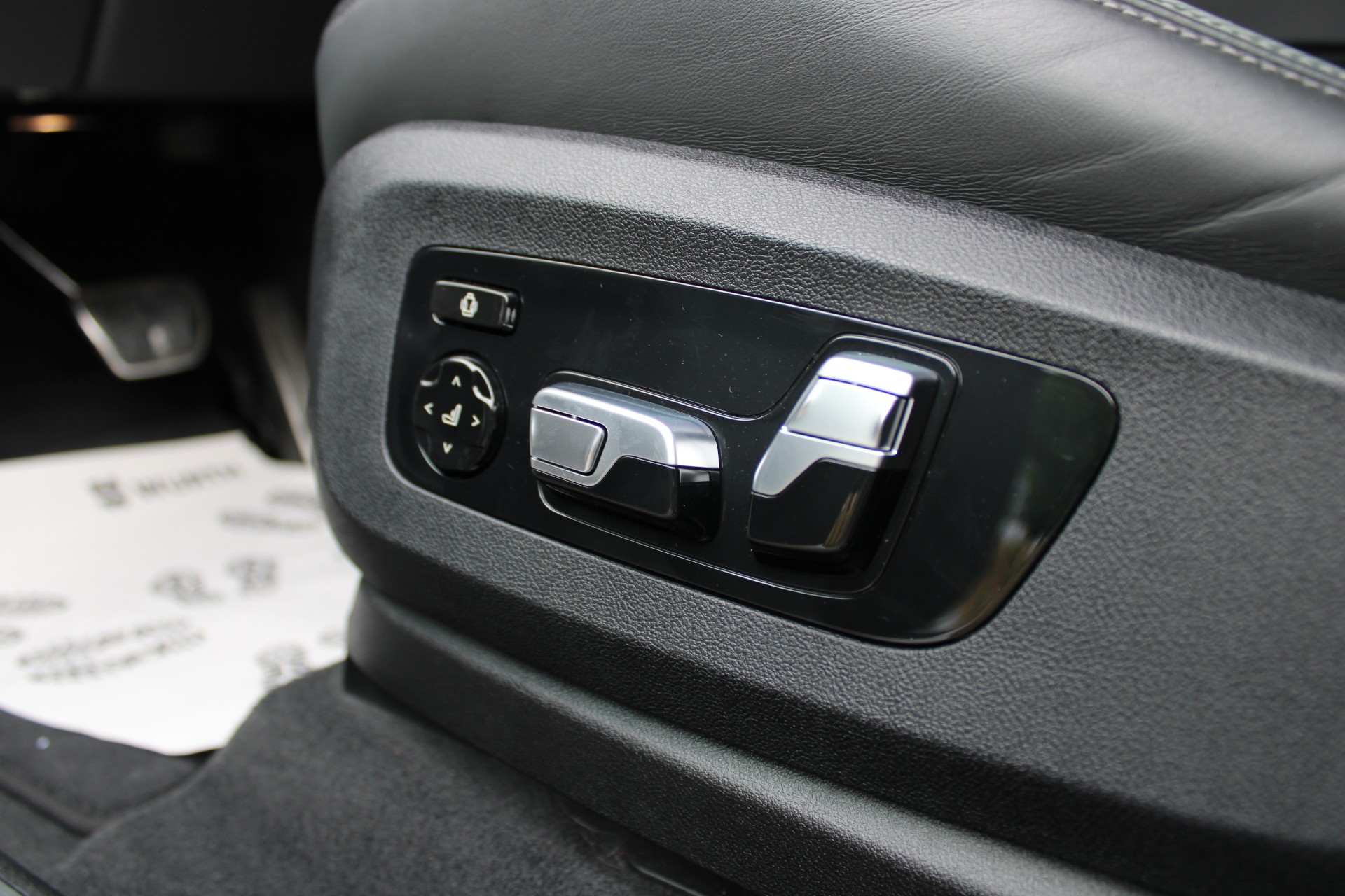 BMW X5 xDrive M50i Steptronic-image-14