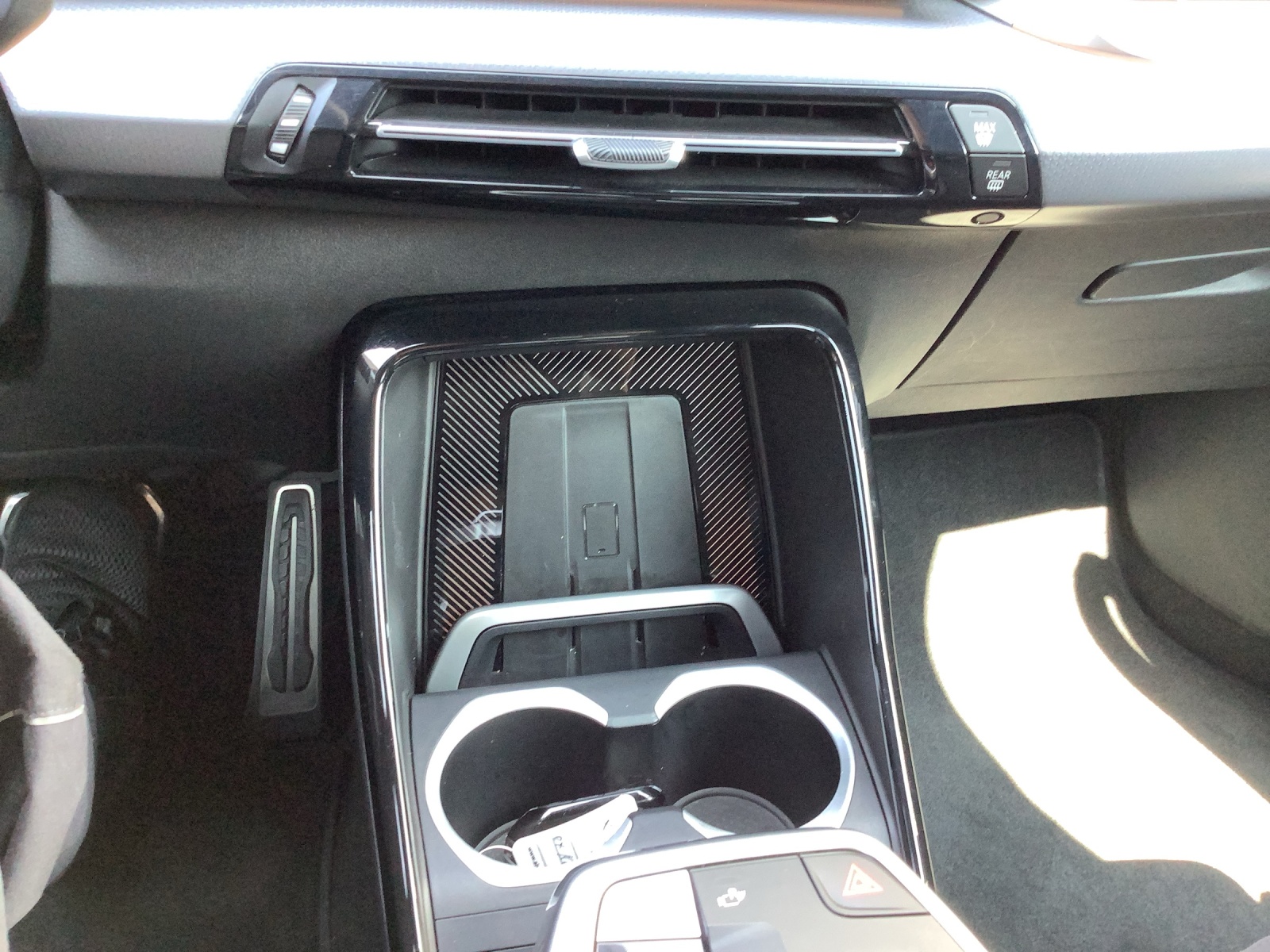 BMW iX1 xDrive 30 M Sport-image-16