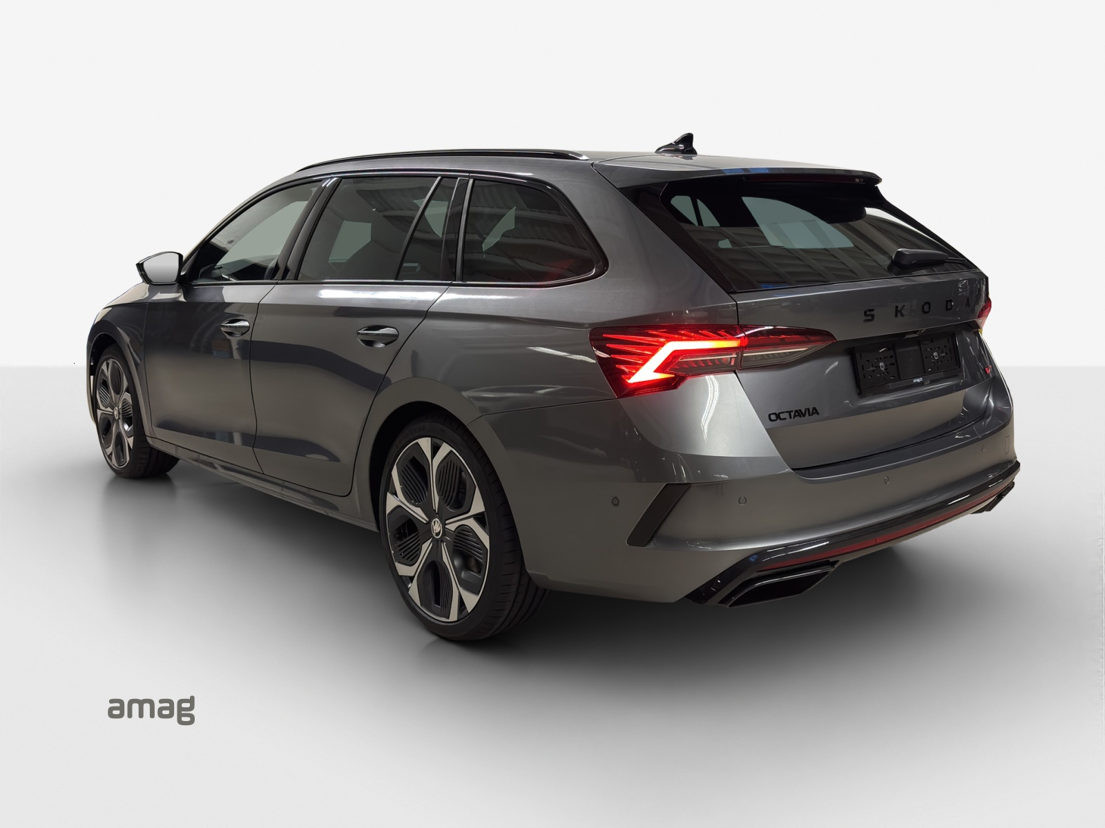 SKODA Octavia Combi 2.0 TSI DSG RS-image-2