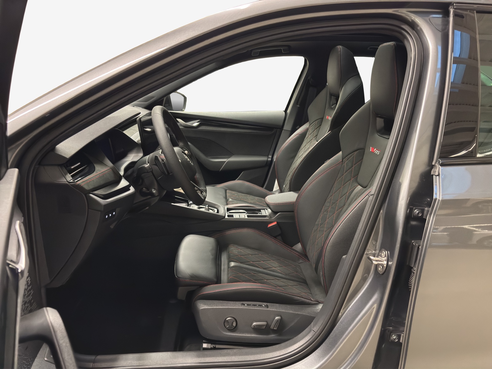 SKODA Octavia Combi 2.0 TSI DSG RS-image-7
