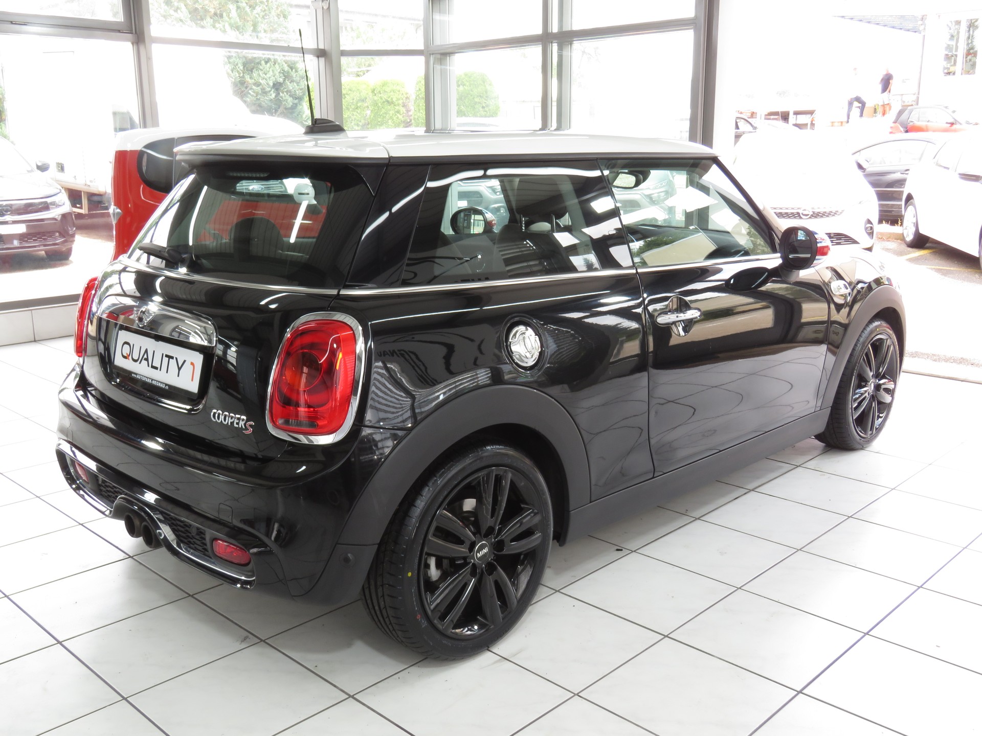 MINI Cooper S Steptronic (Automat)-image-3