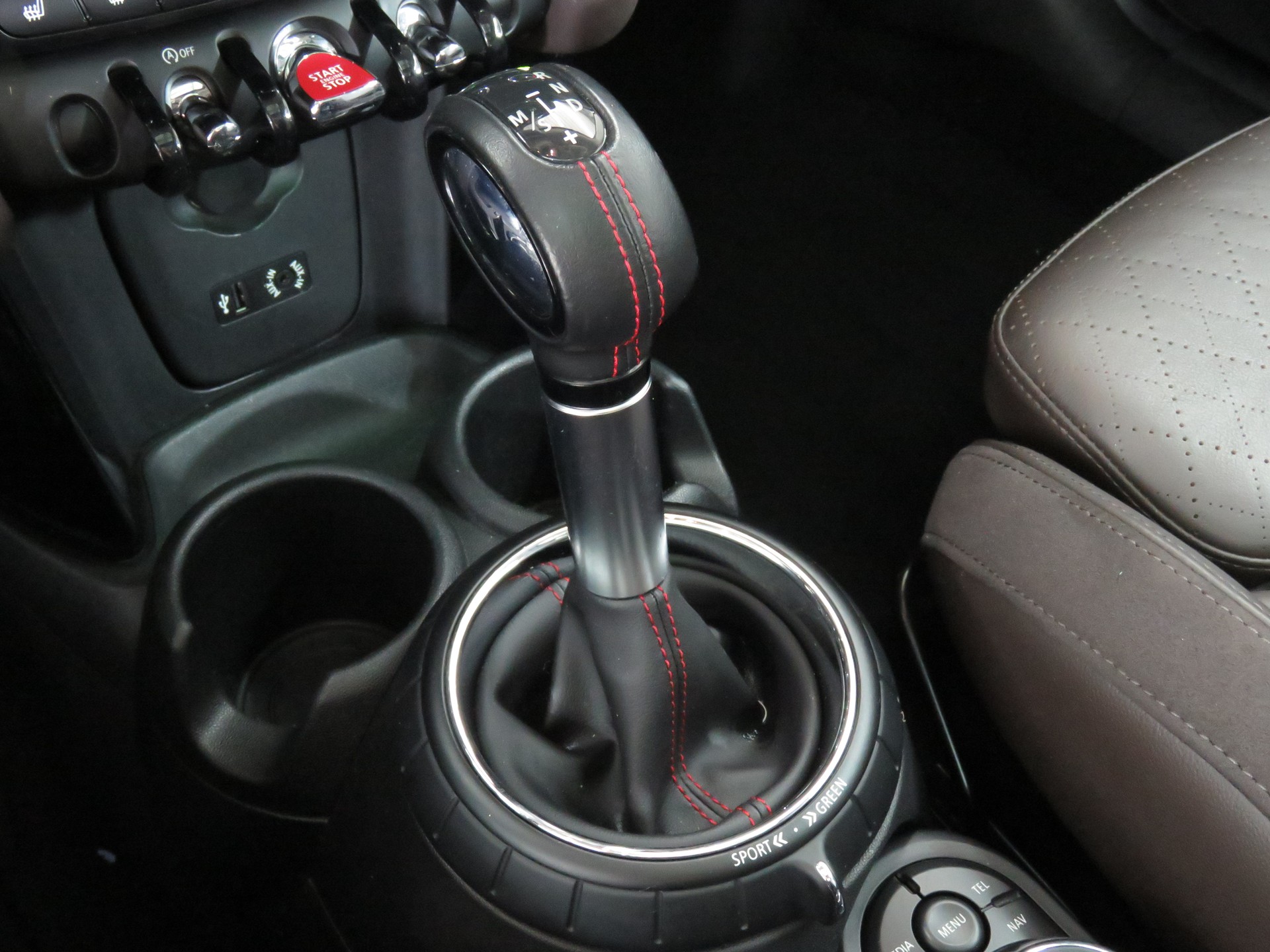 MINI Cooper S Steptronic (Automat)-image-13