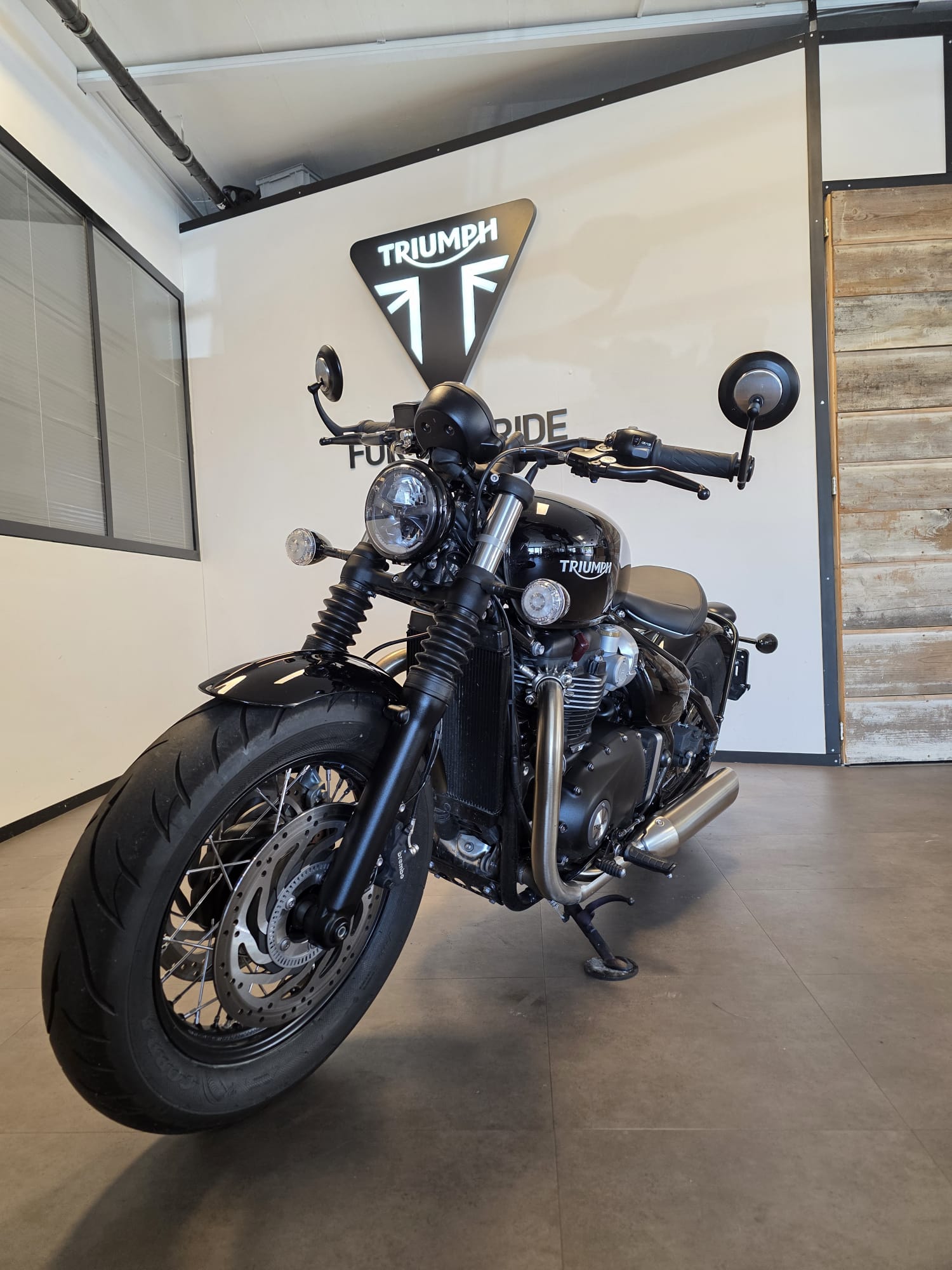 TRIUMPH Bonneville 1200 Bobber-image-2