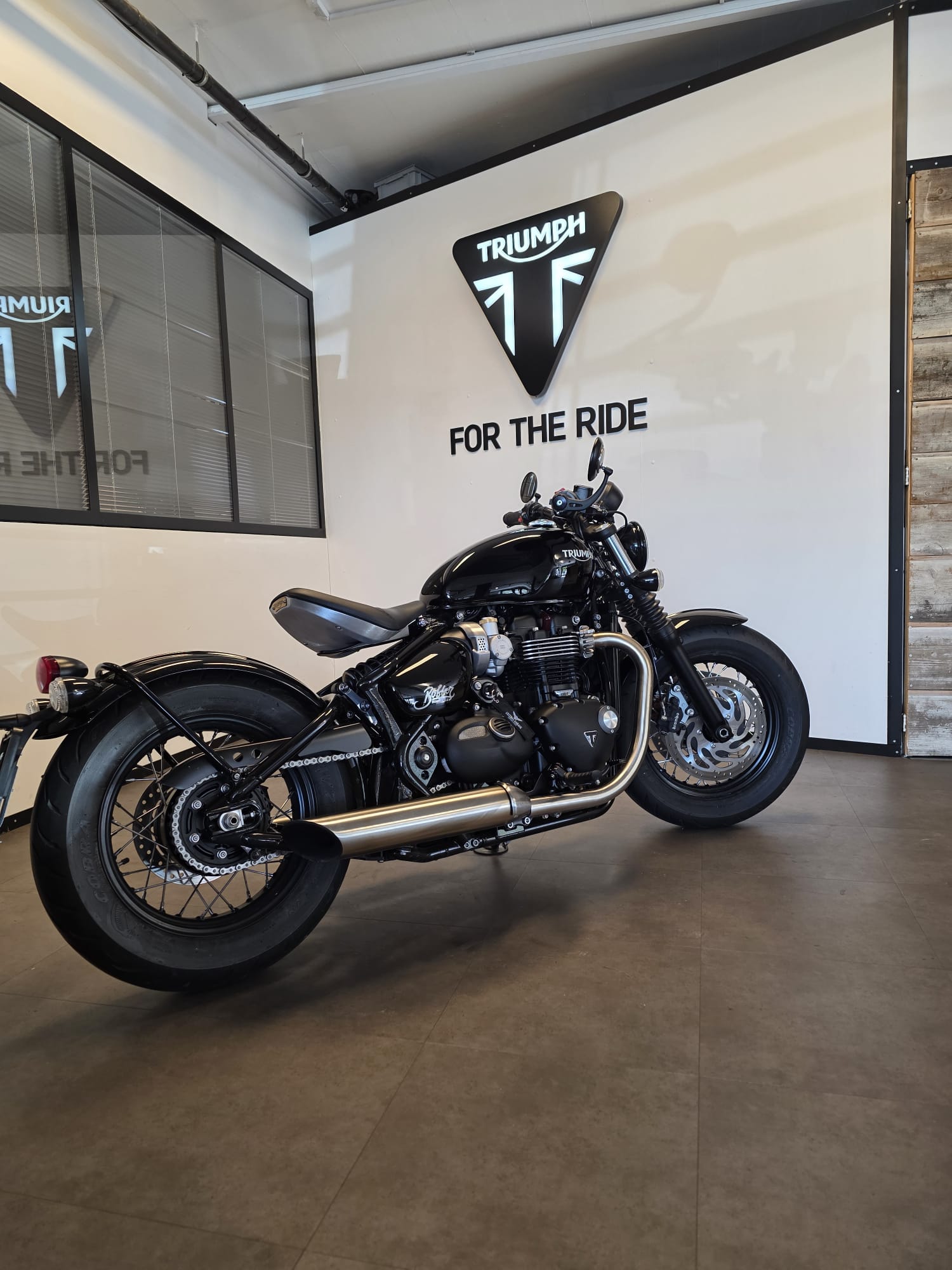 TRIUMPH Bonneville 1200 Bobber-image-4