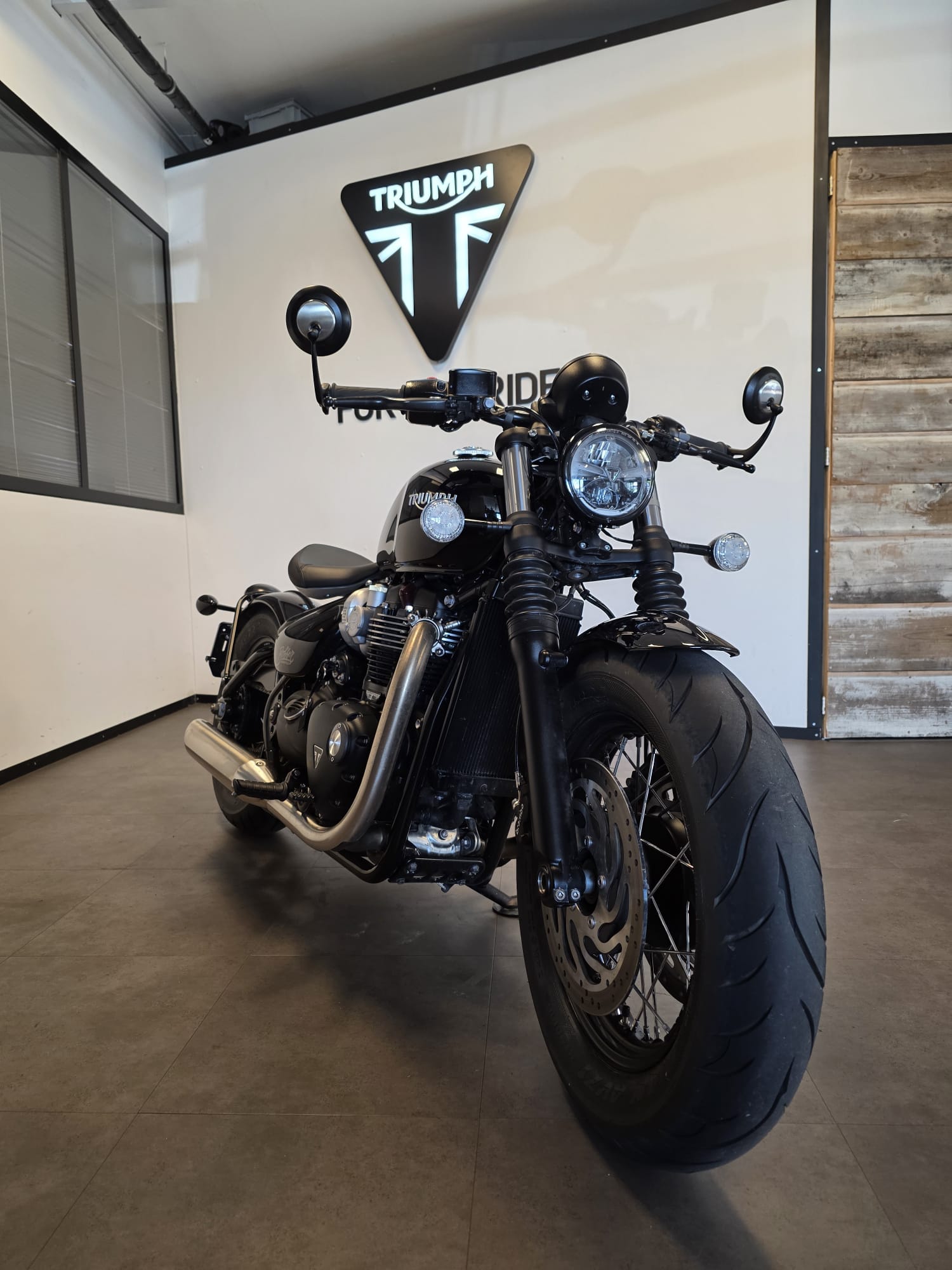 TRIUMPH Bonneville 1200 Bobber-image-3