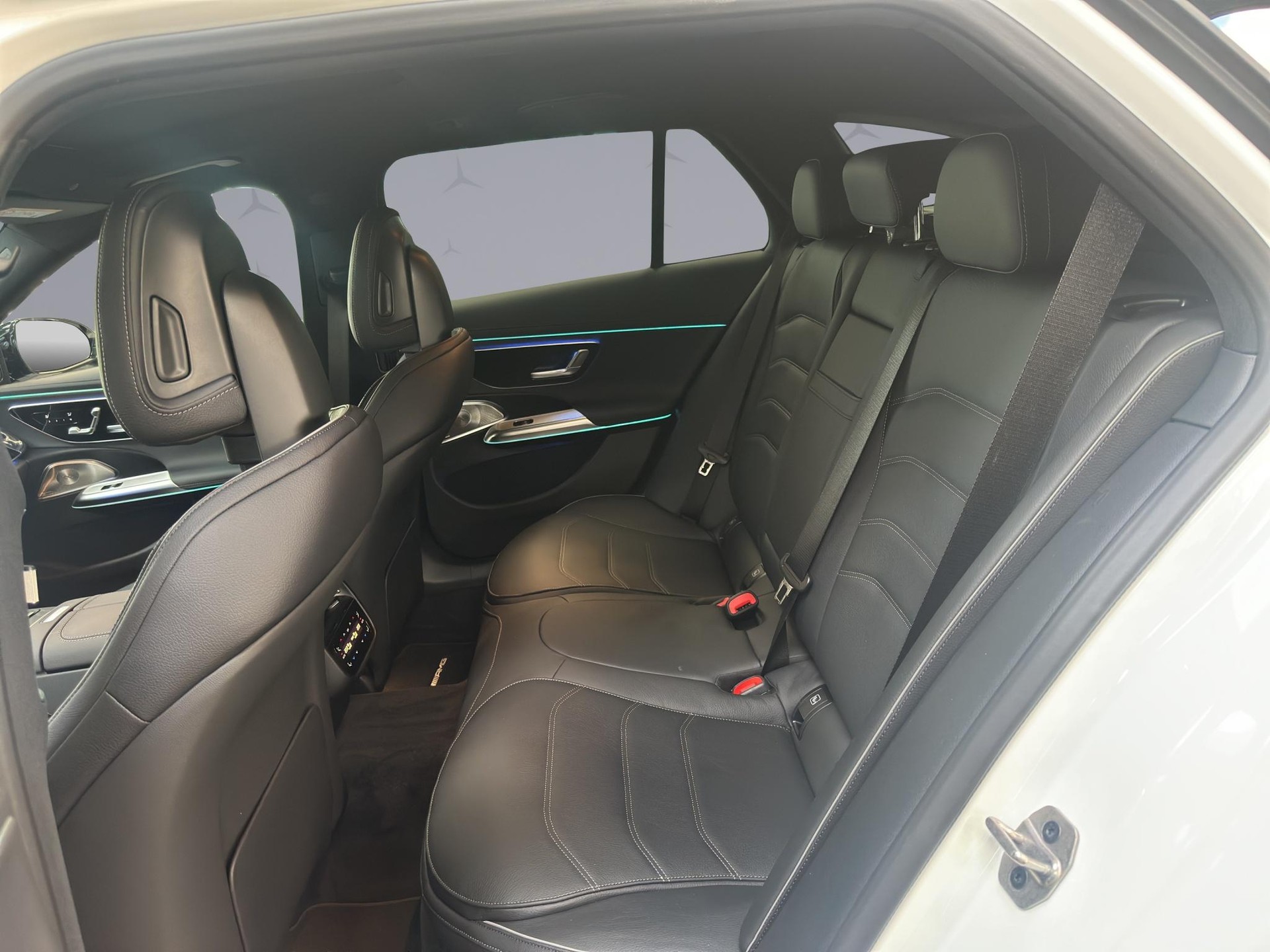 MERCEDES-BENZ E 220 d AMG Line 4matic Kombi-image-16