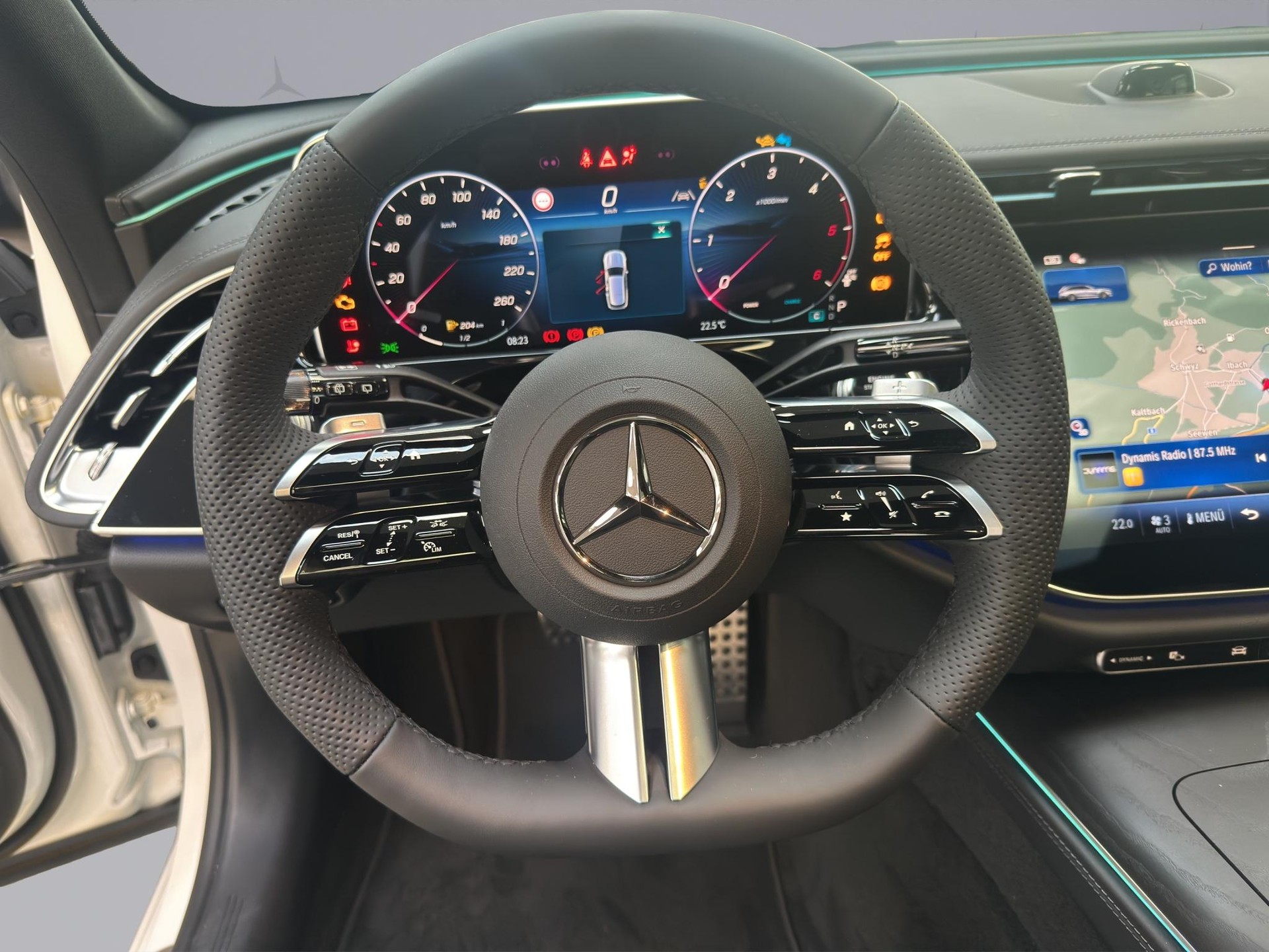 MERCEDES-BENZ E 220 d AMG Line 4matic Kombi-image-9