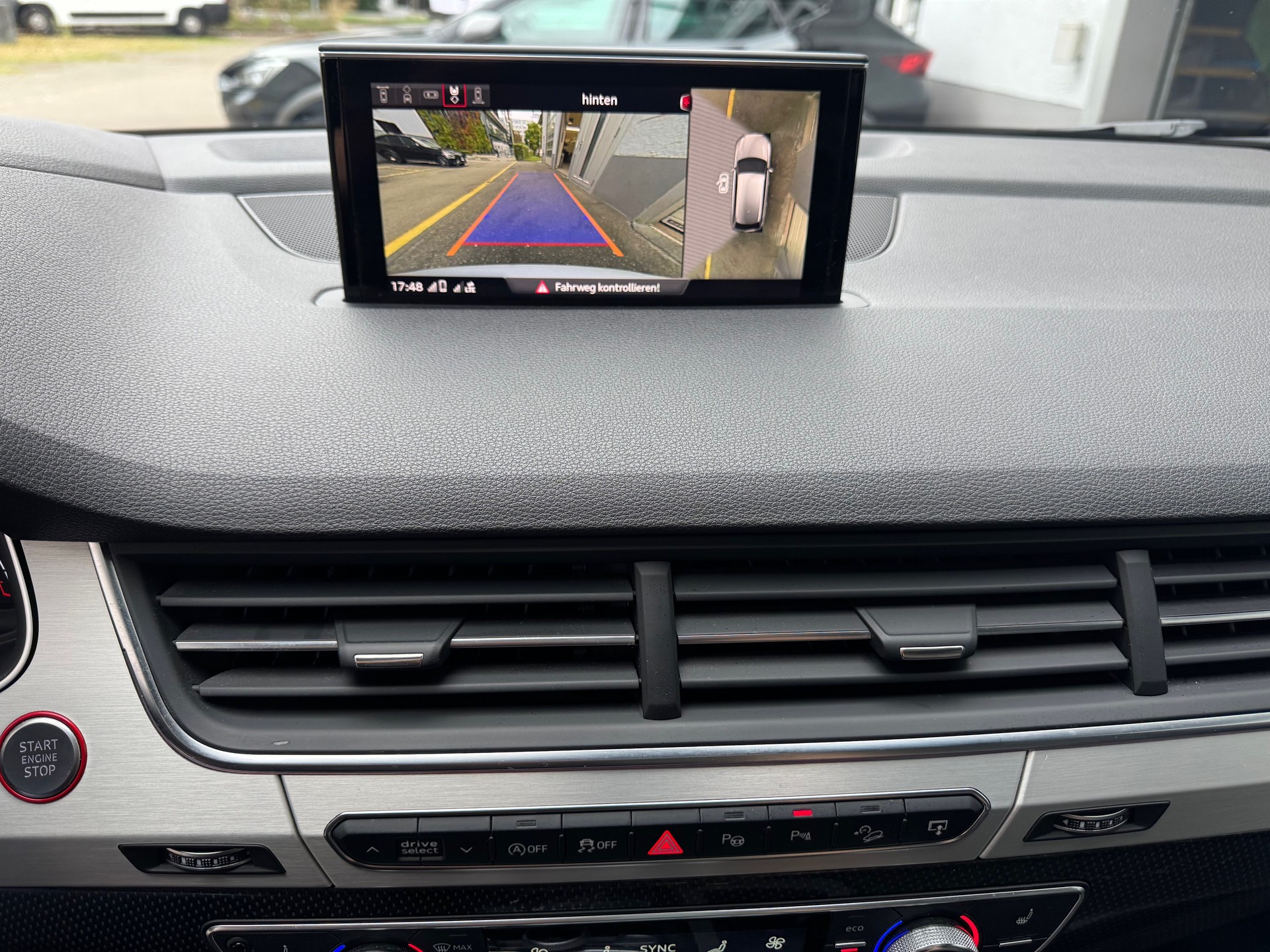 AUDI SQ7 4.0 TDI quattro tiptronic-image-12