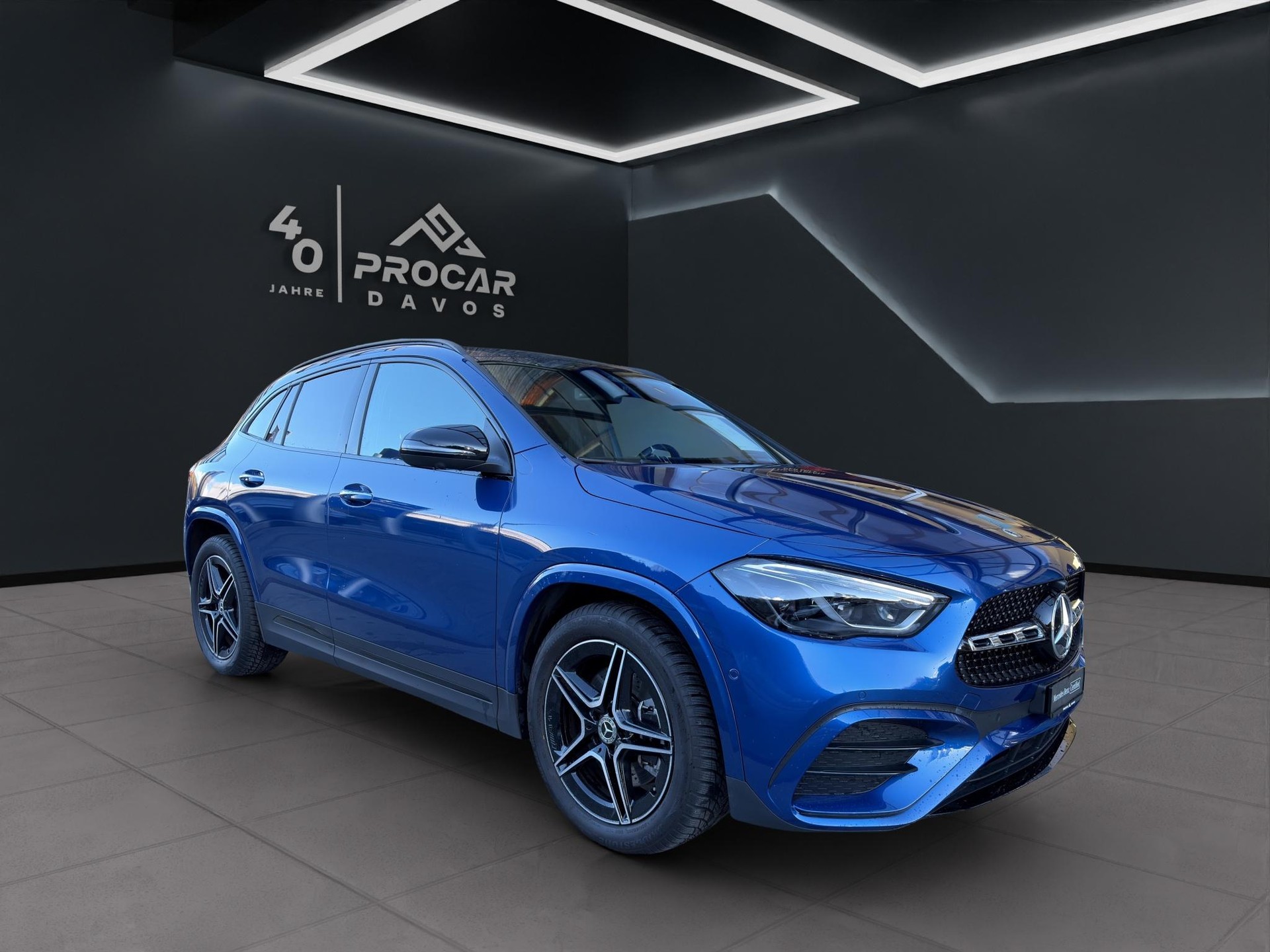 MERCEDES-BENZ GLA 250 Swiss Star AMG Line 4matic-image-0