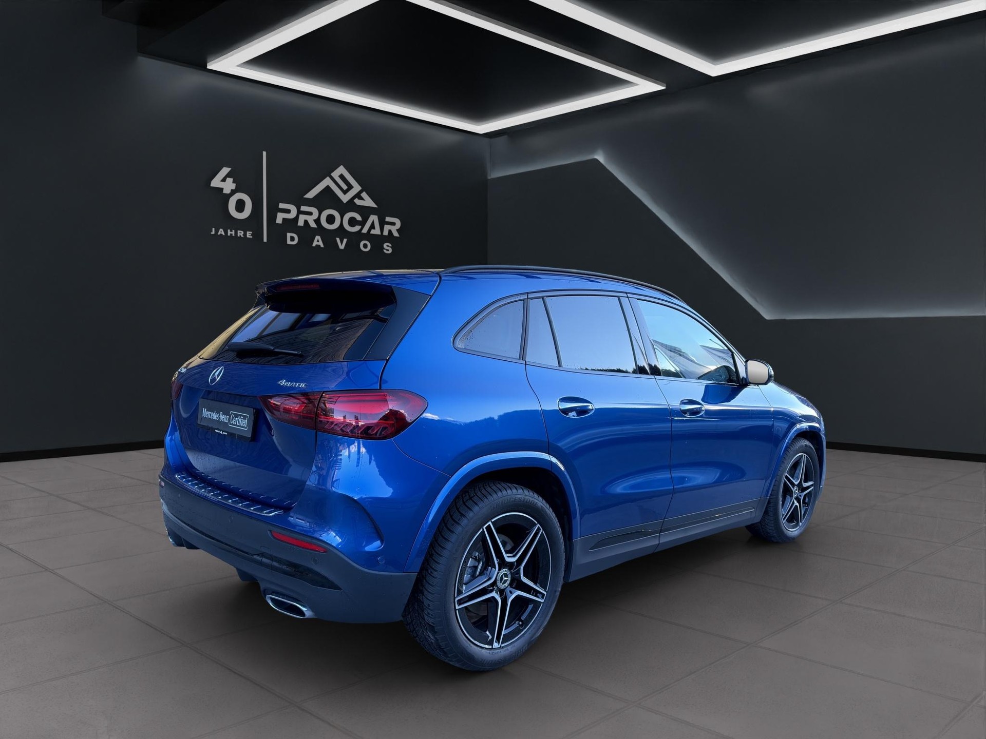 MERCEDES-BENZ GLA 250 Swiss Star AMG Line 4matic-image-3