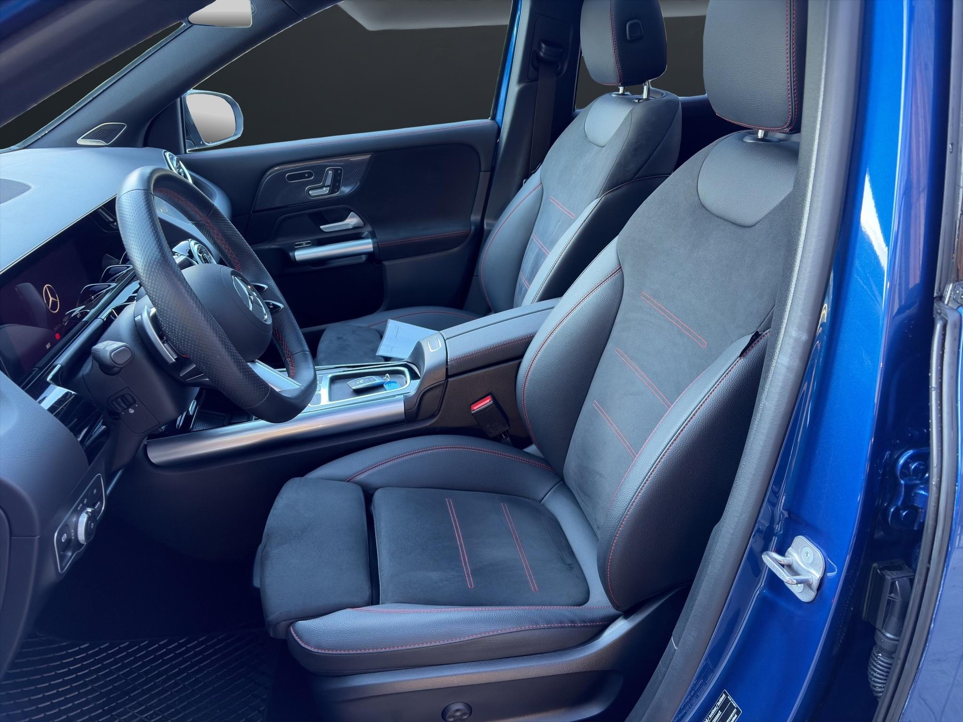 MERCEDES-BENZ GLA 250 Swiss Star AMG Line 4matic-image-8