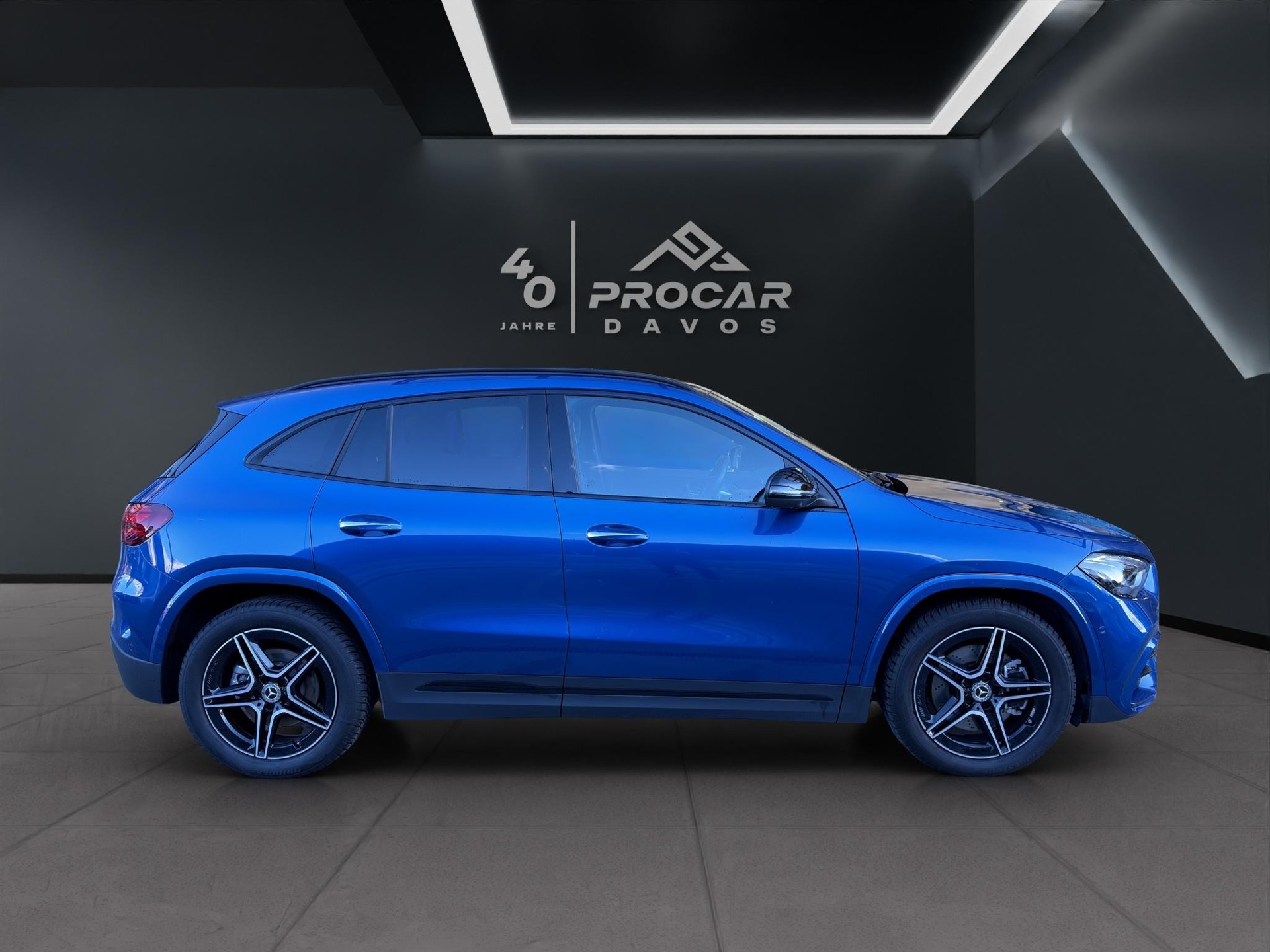 MERCEDES-BENZ GLA 250 Swiss Star AMG Line 4matic-image-1